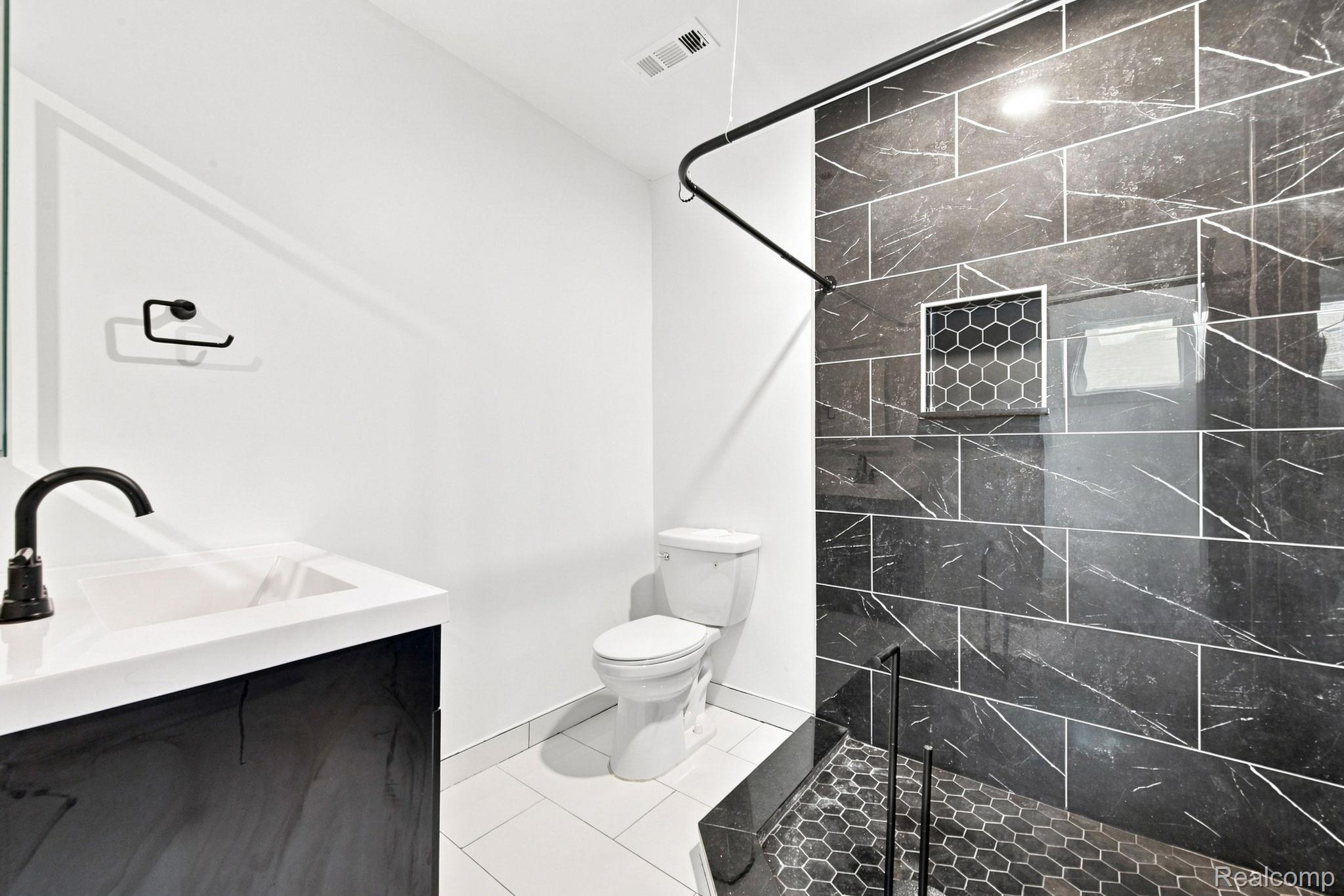 25511 Dartmouth Street Property Photo 6