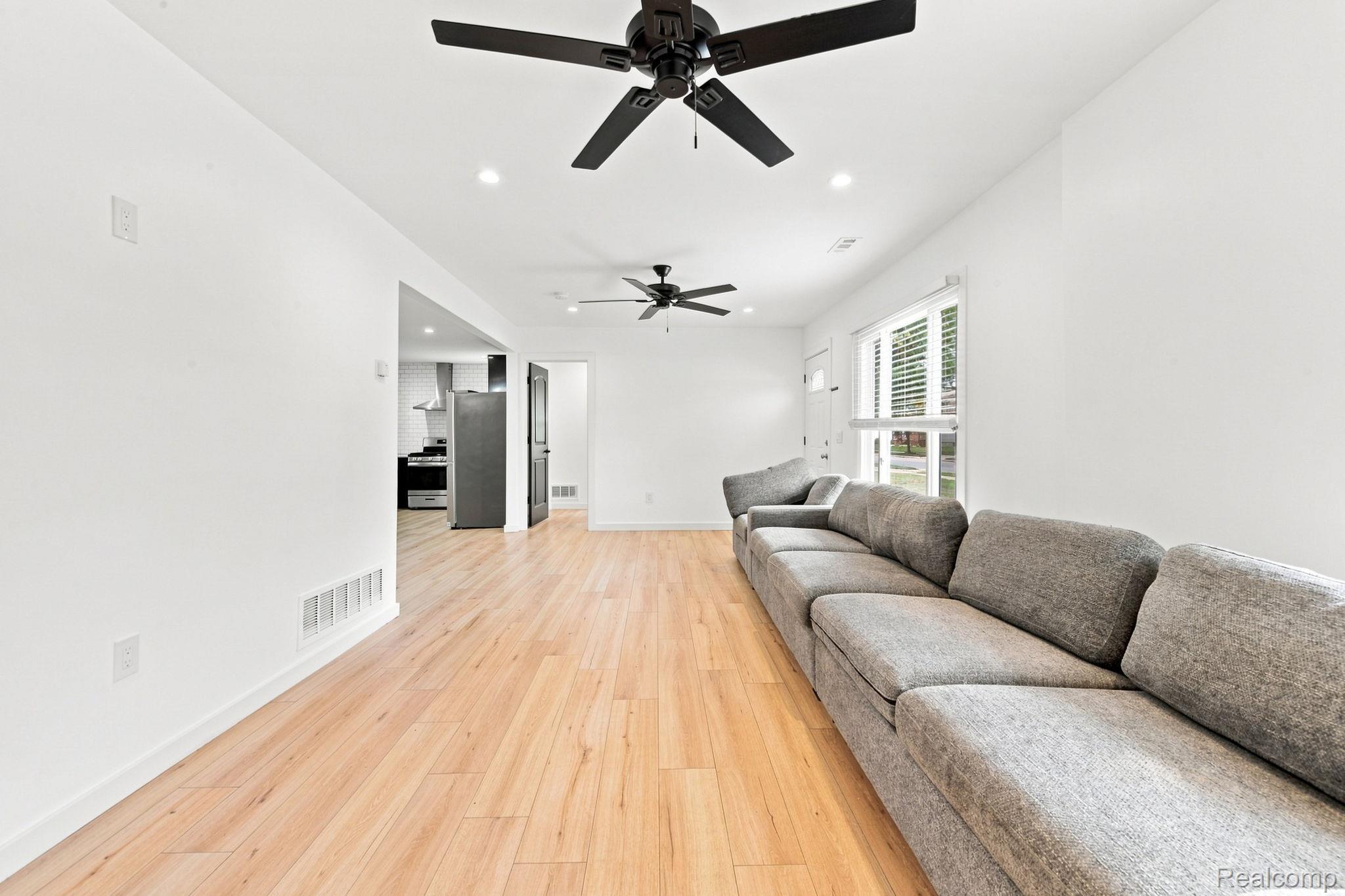 25511 Dartmouth Street Property Photo 7