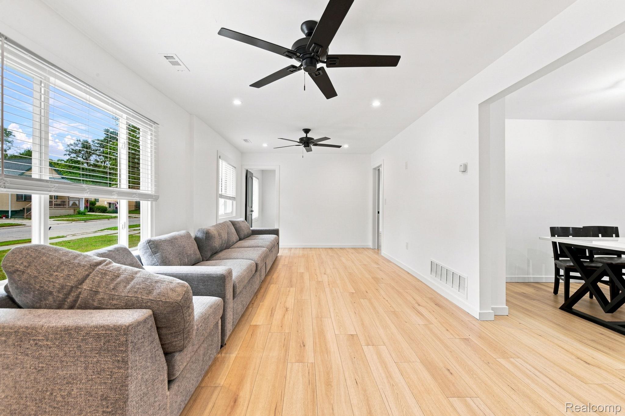 25511 Dartmouth Street Property Photo 8
