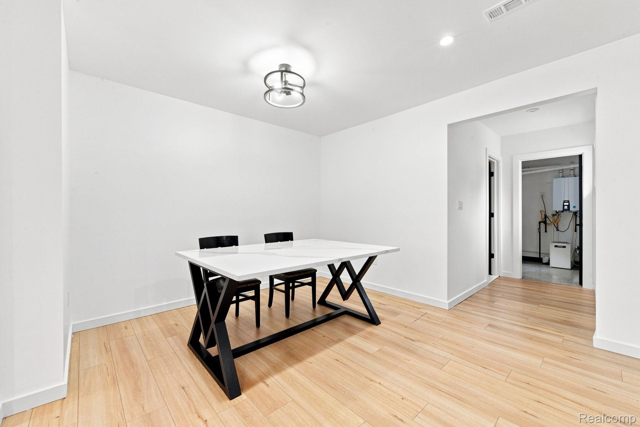 25511 Dartmouth Street Property Photo 9