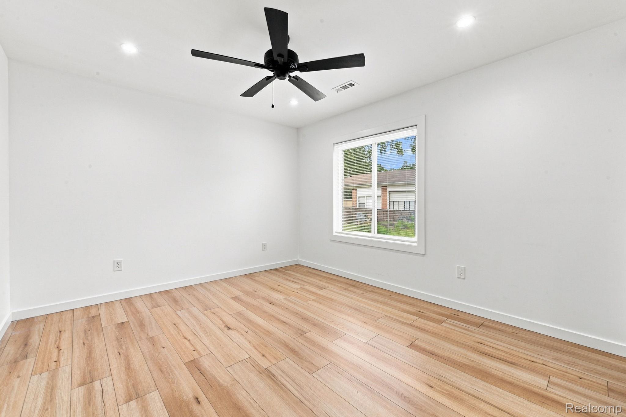 25511 Dartmouth Street Property Photo 15
