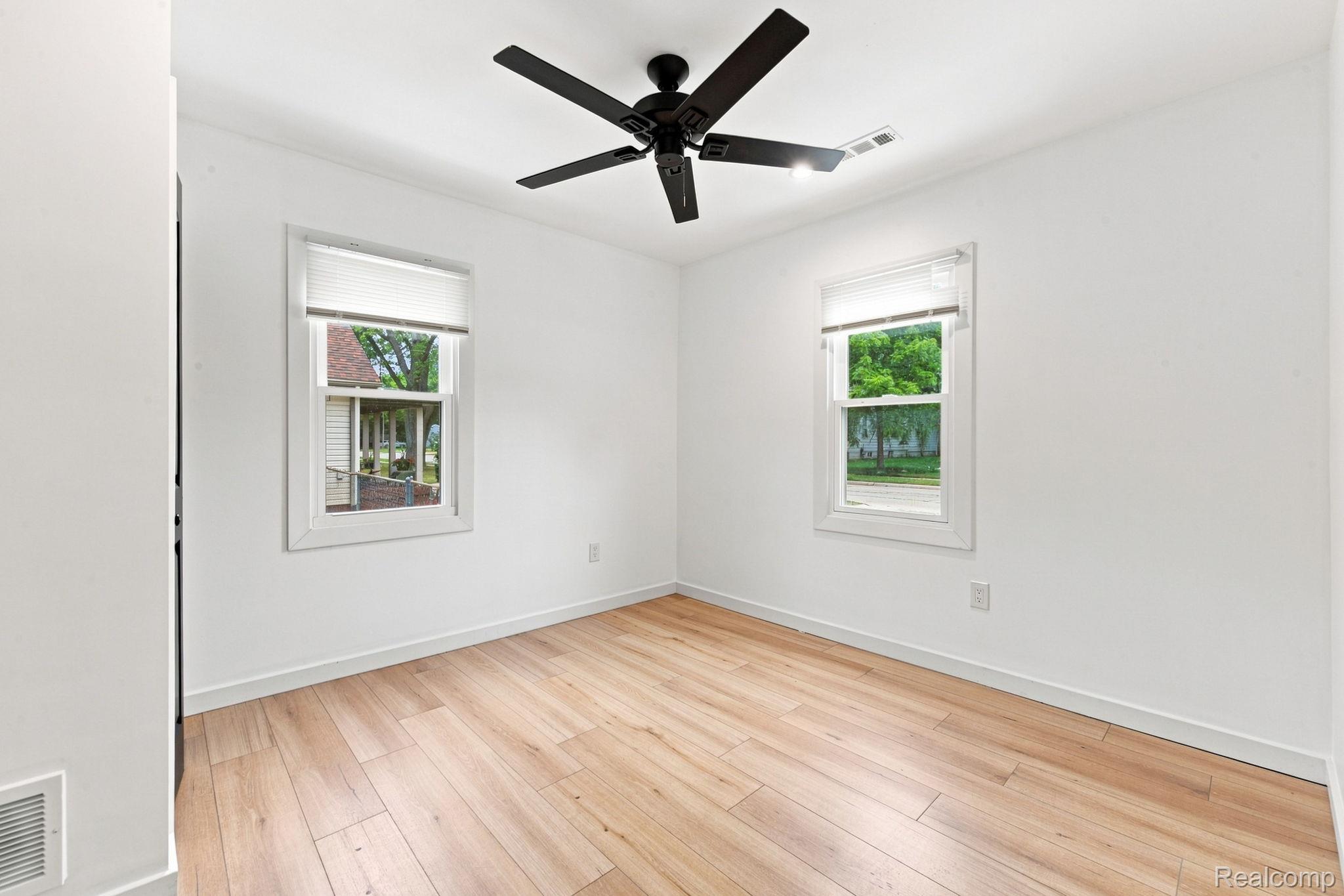 25511 Dartmouth Street Property Photo 16