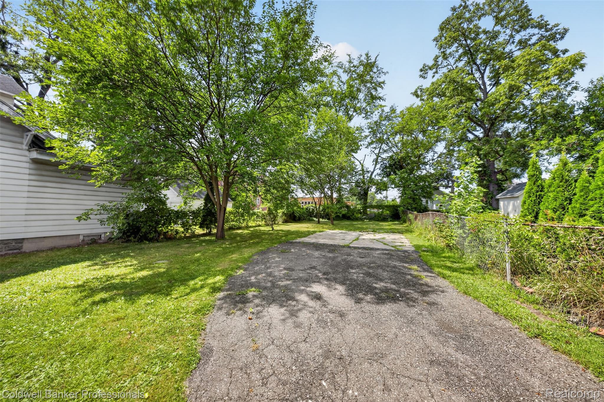 43 Dwight Ave Avenue Property Photo 2