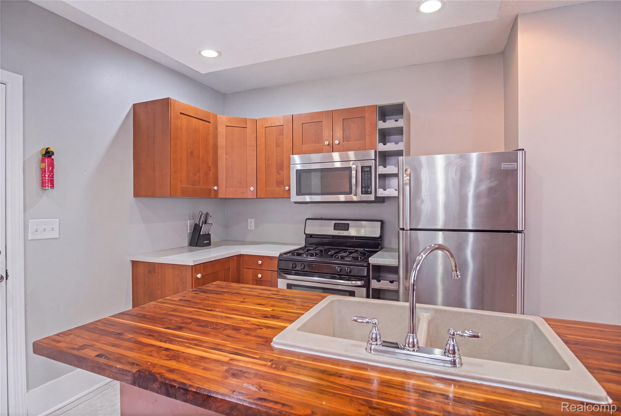 1665 Atkinson Street Property Photo 6