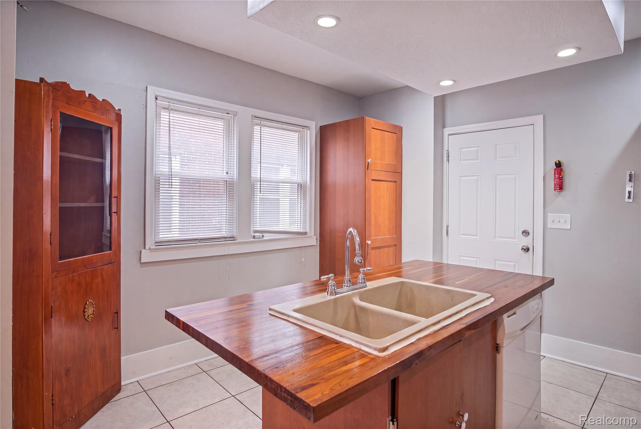 1665 Atkinson Street Property Photo 8