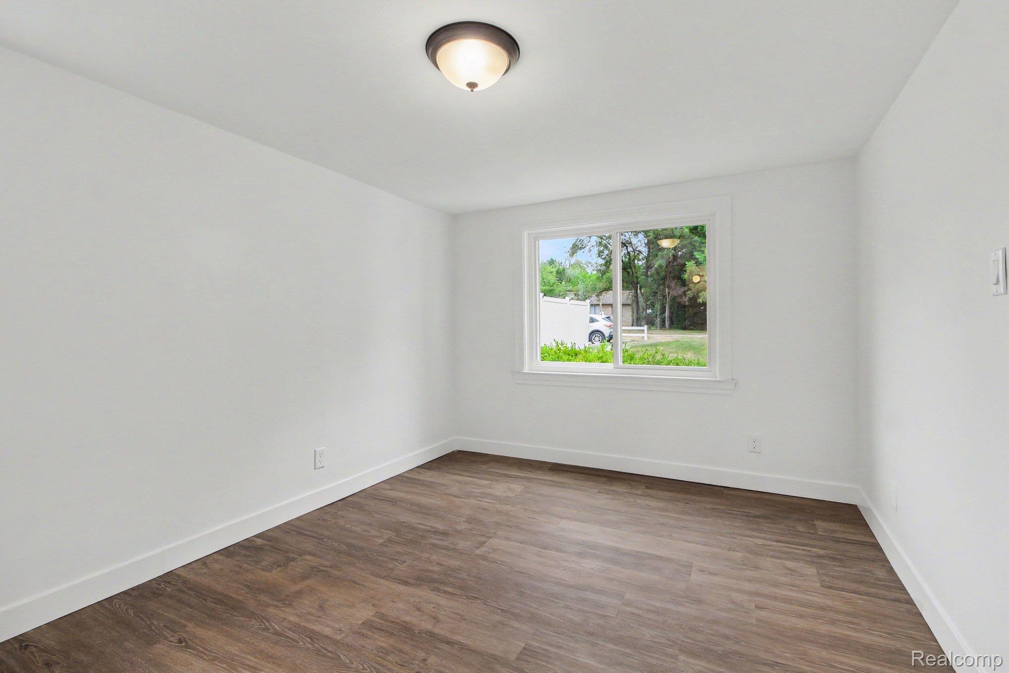 35263 Lewis Street Property Photo 6