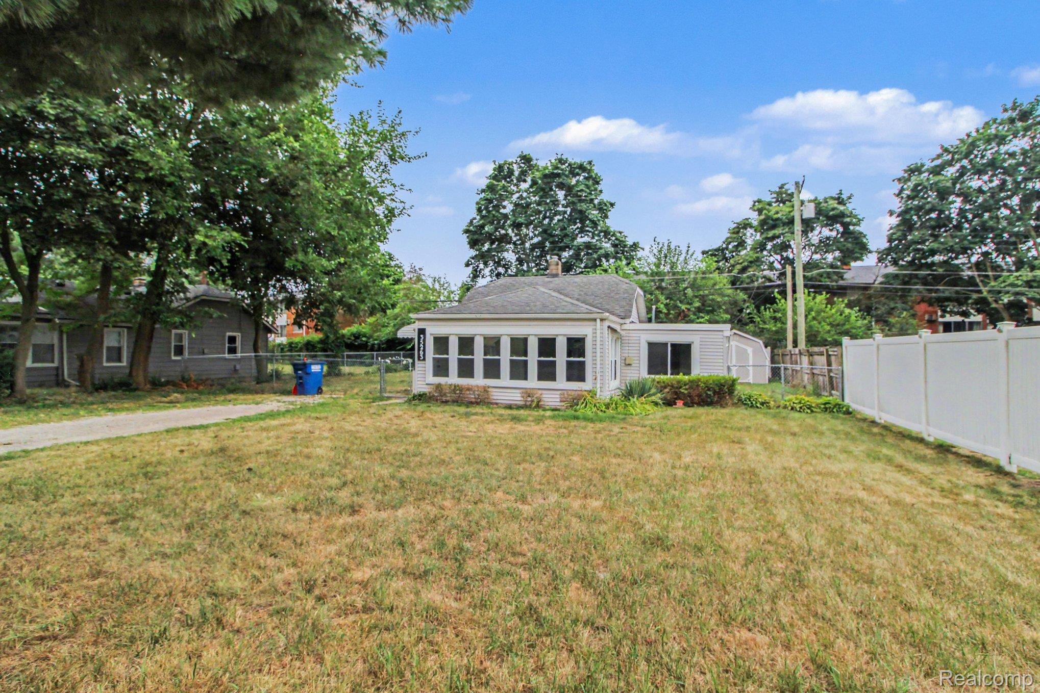 35263 Lewis Street Property Photo 12