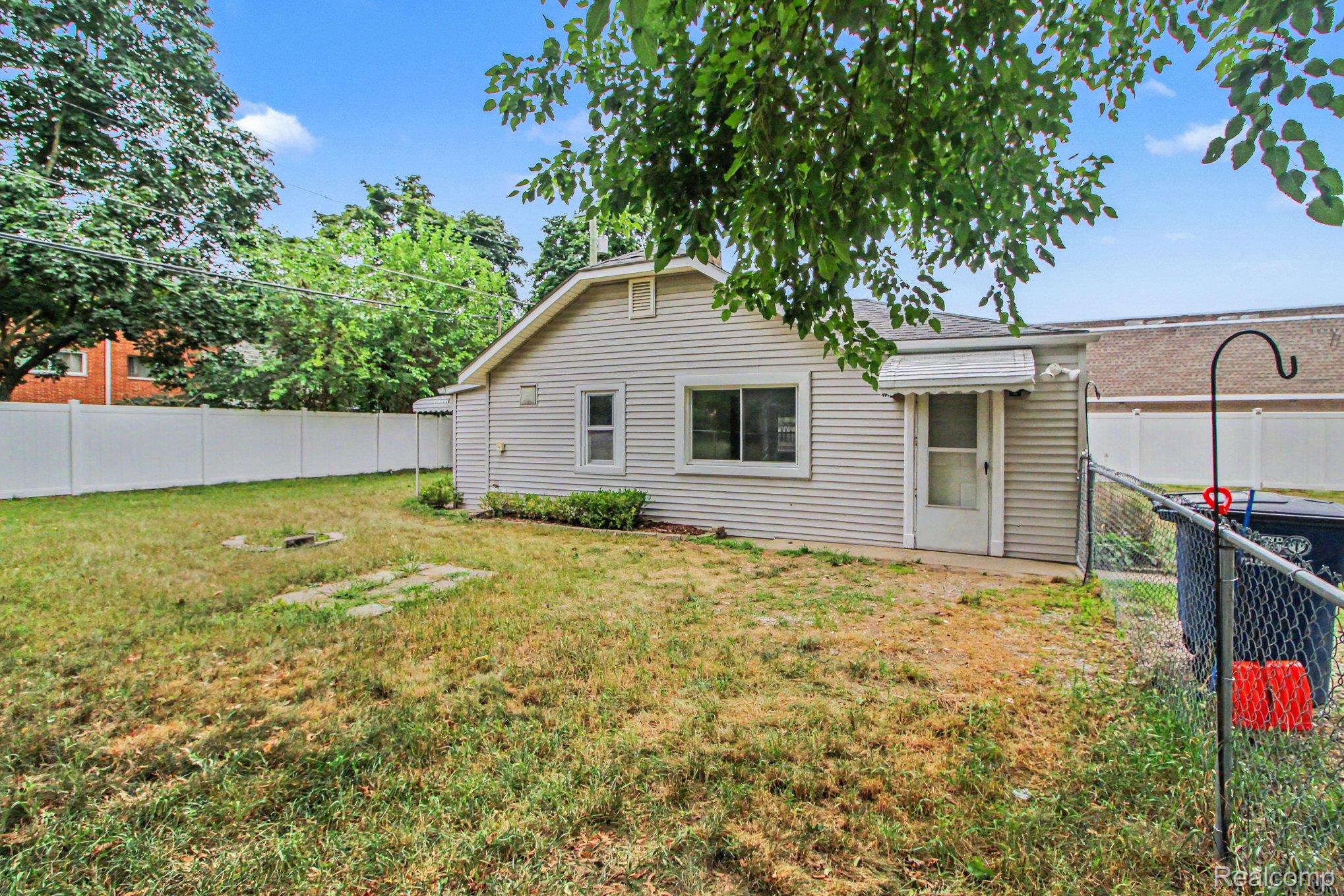 35263 Lewis Street Property Photo 17