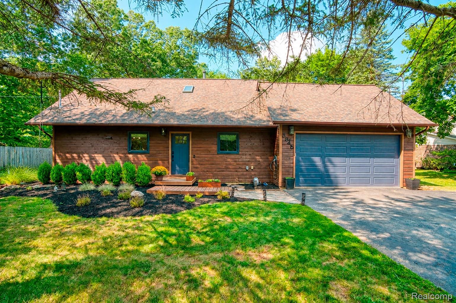 8845 River Valley Road Property Photo 2