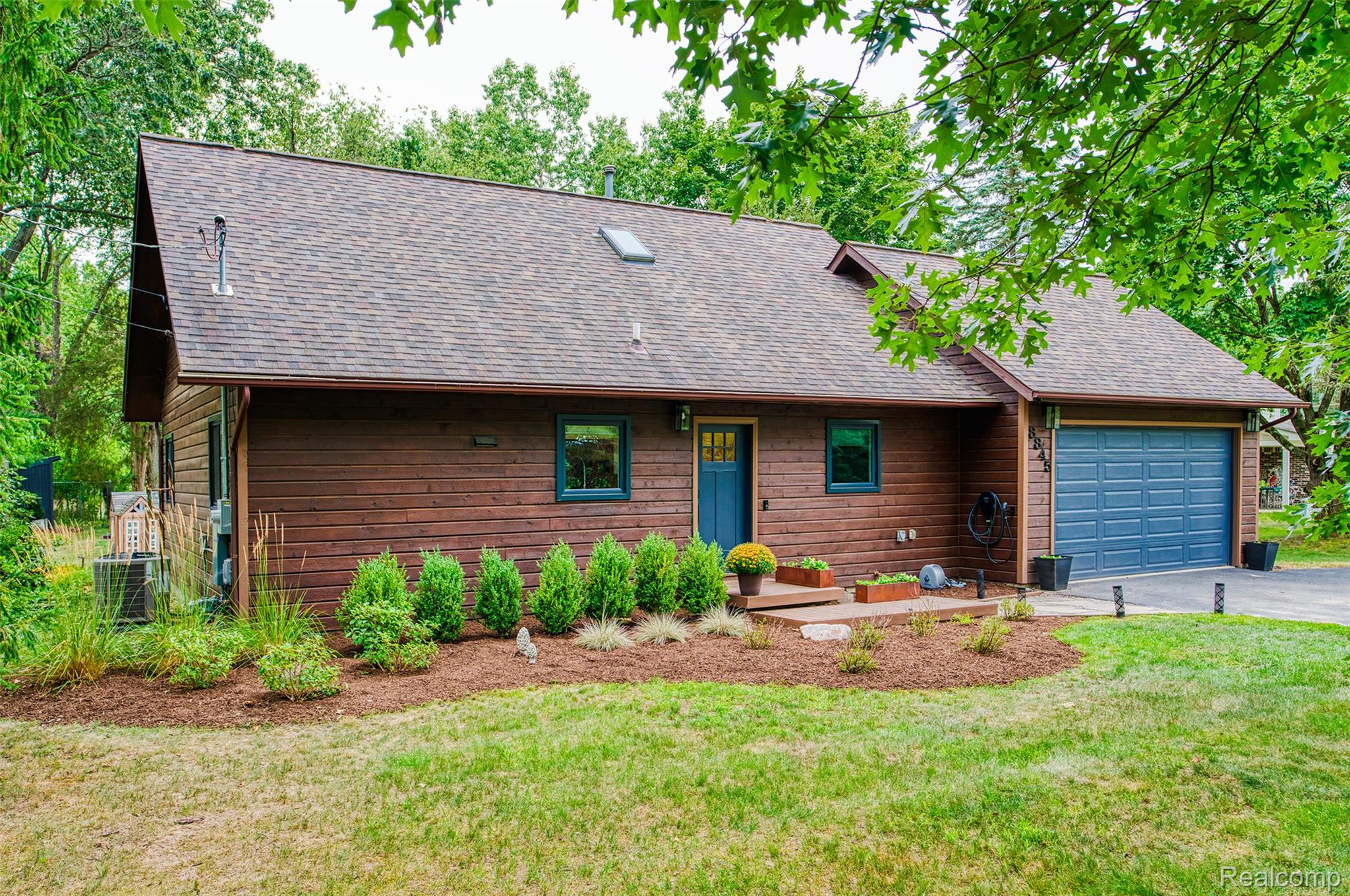 8845 River Valley Road Property Photo 3