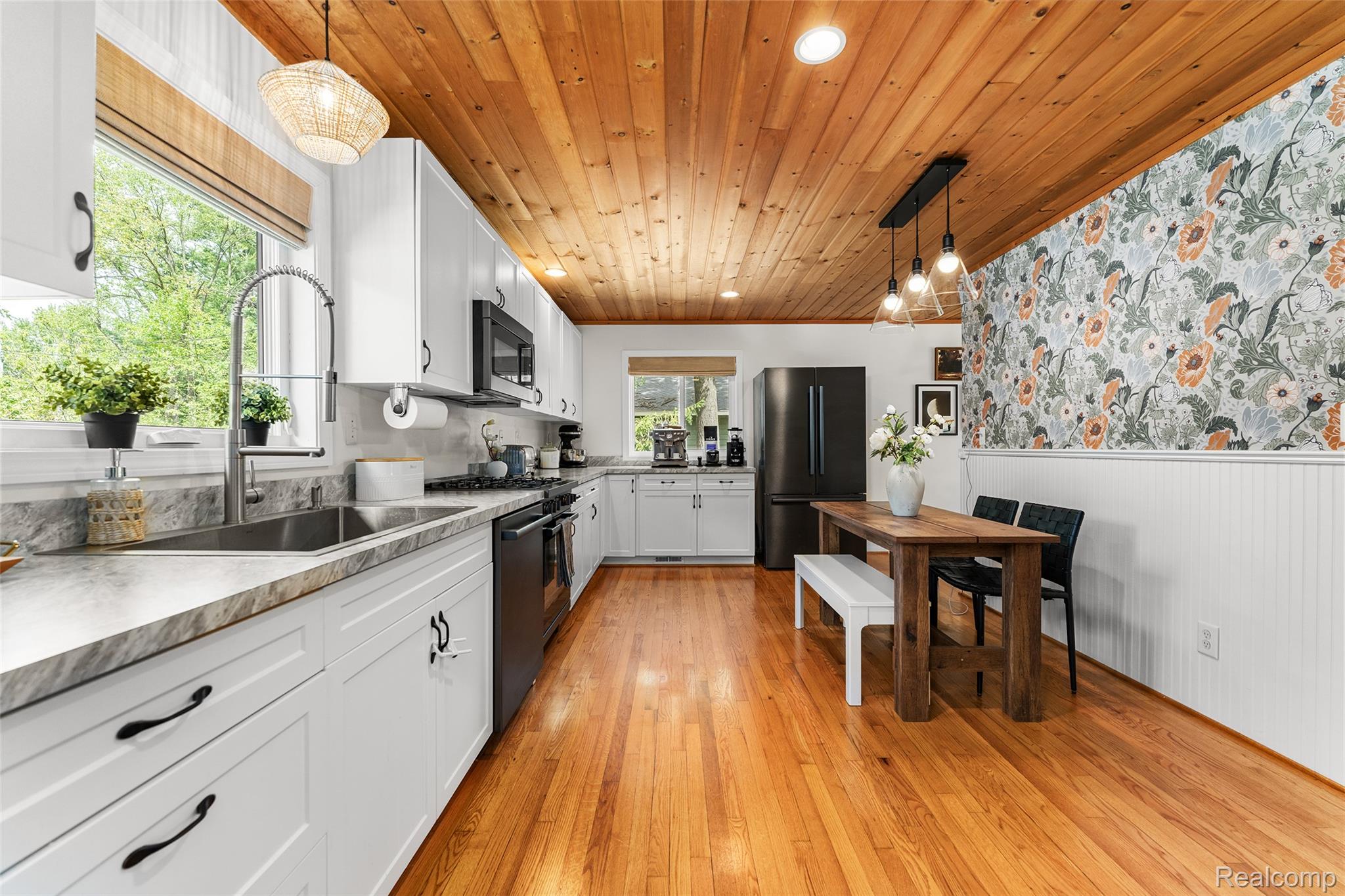8845 River Valley Road Property Photo 18