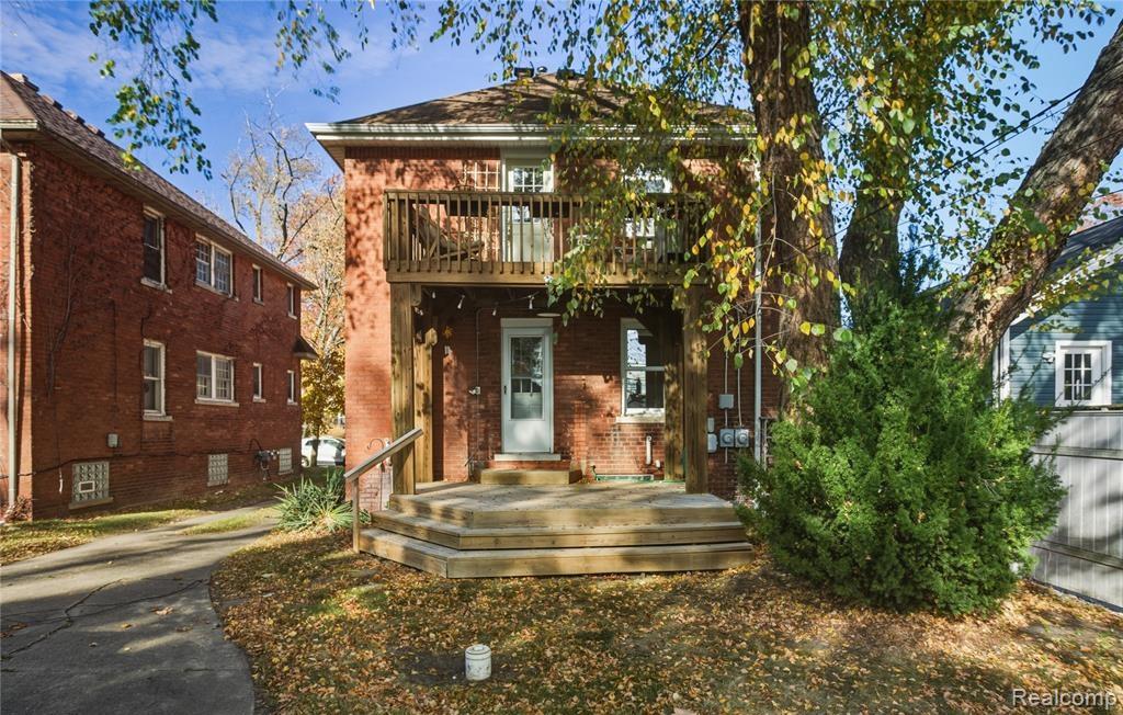 240 E Marshall Street Property Photo 18