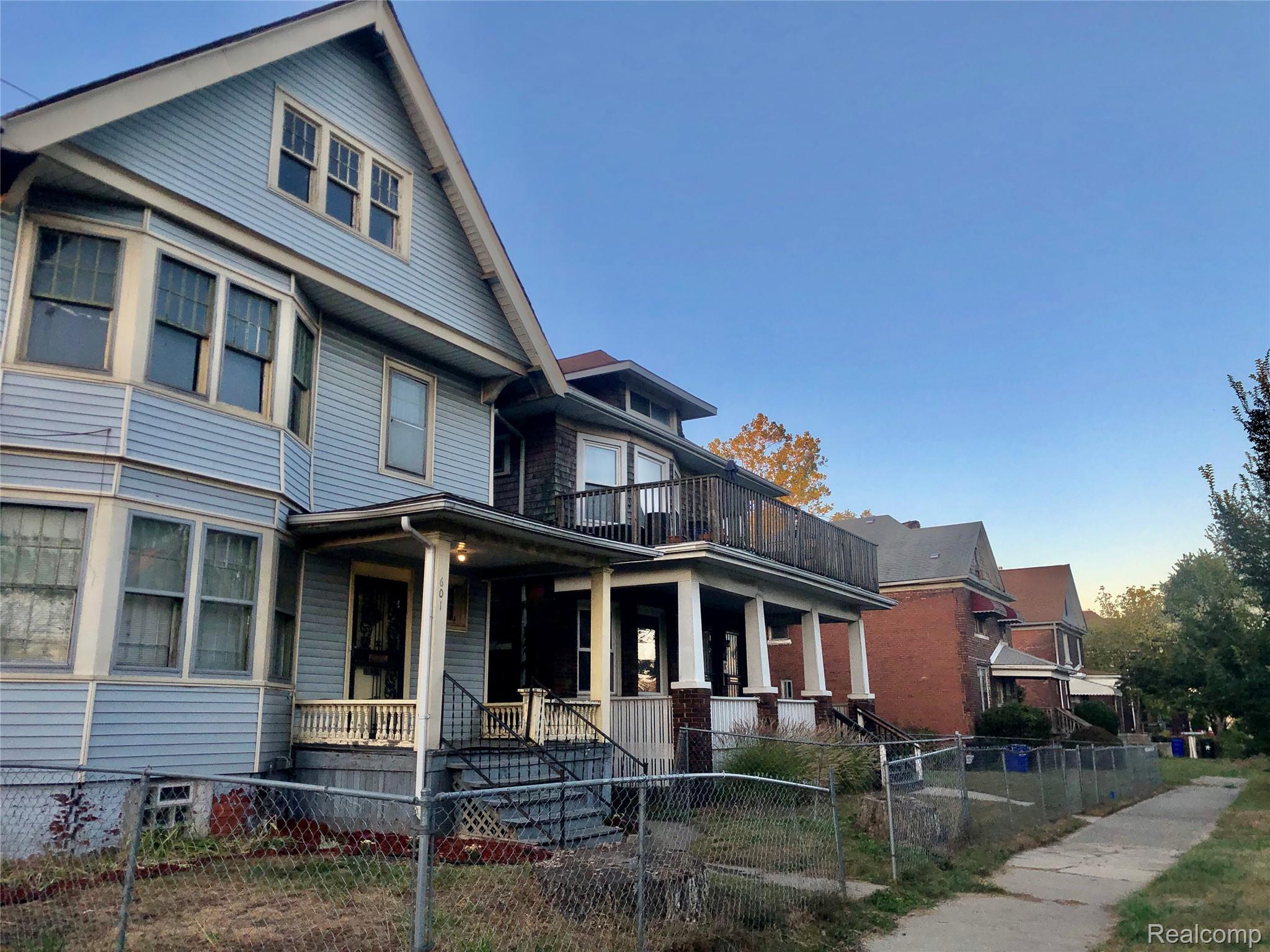 601 Westminster Street Property Photo 2
