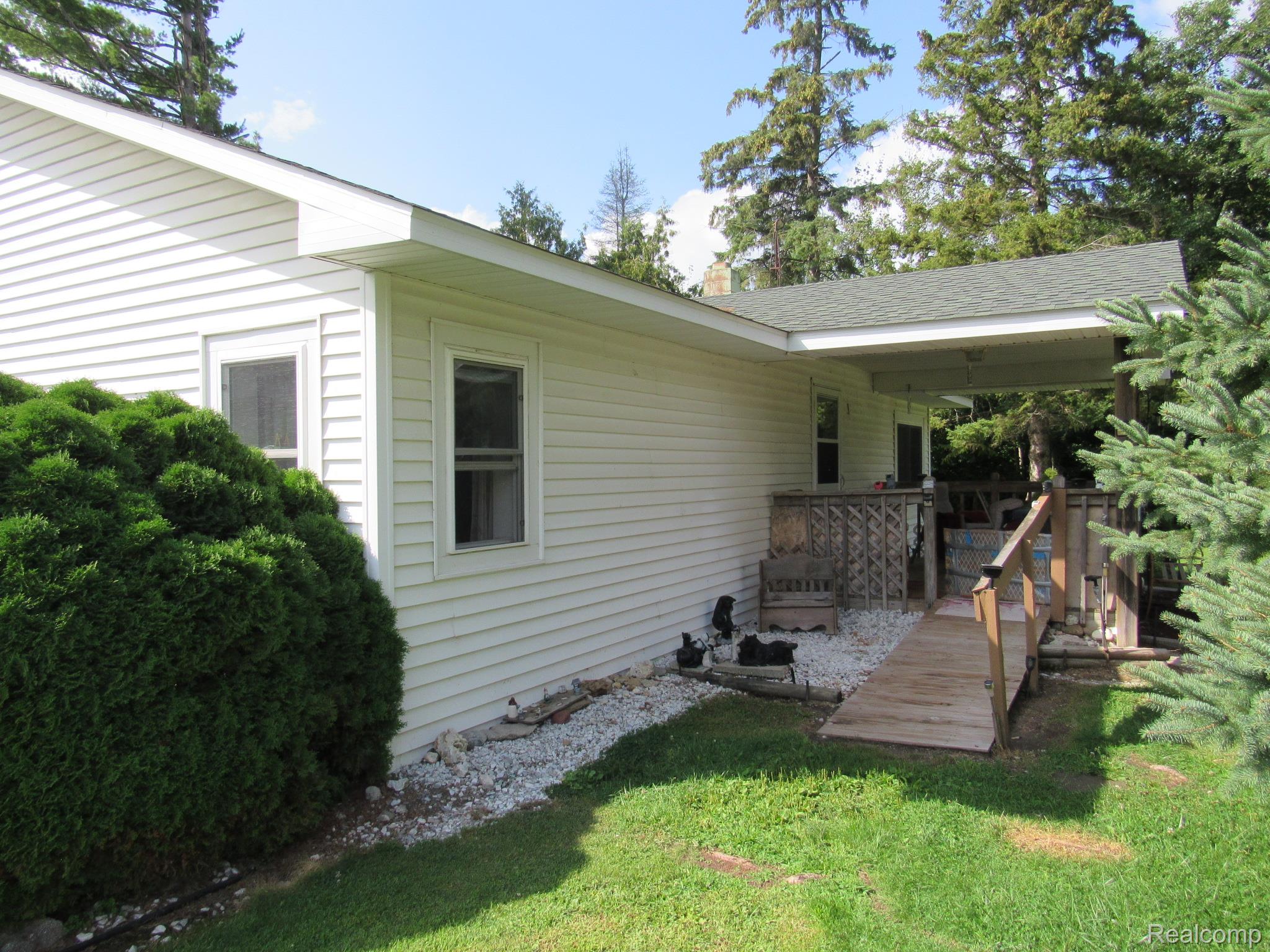 7840 M 65 South Property Photo 3