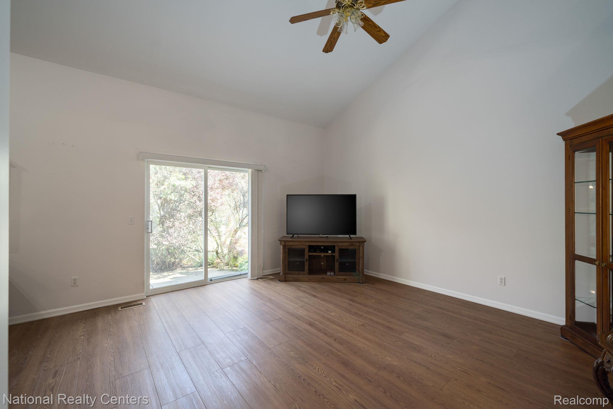 50298 Helfer Boulevard Property Photo 4