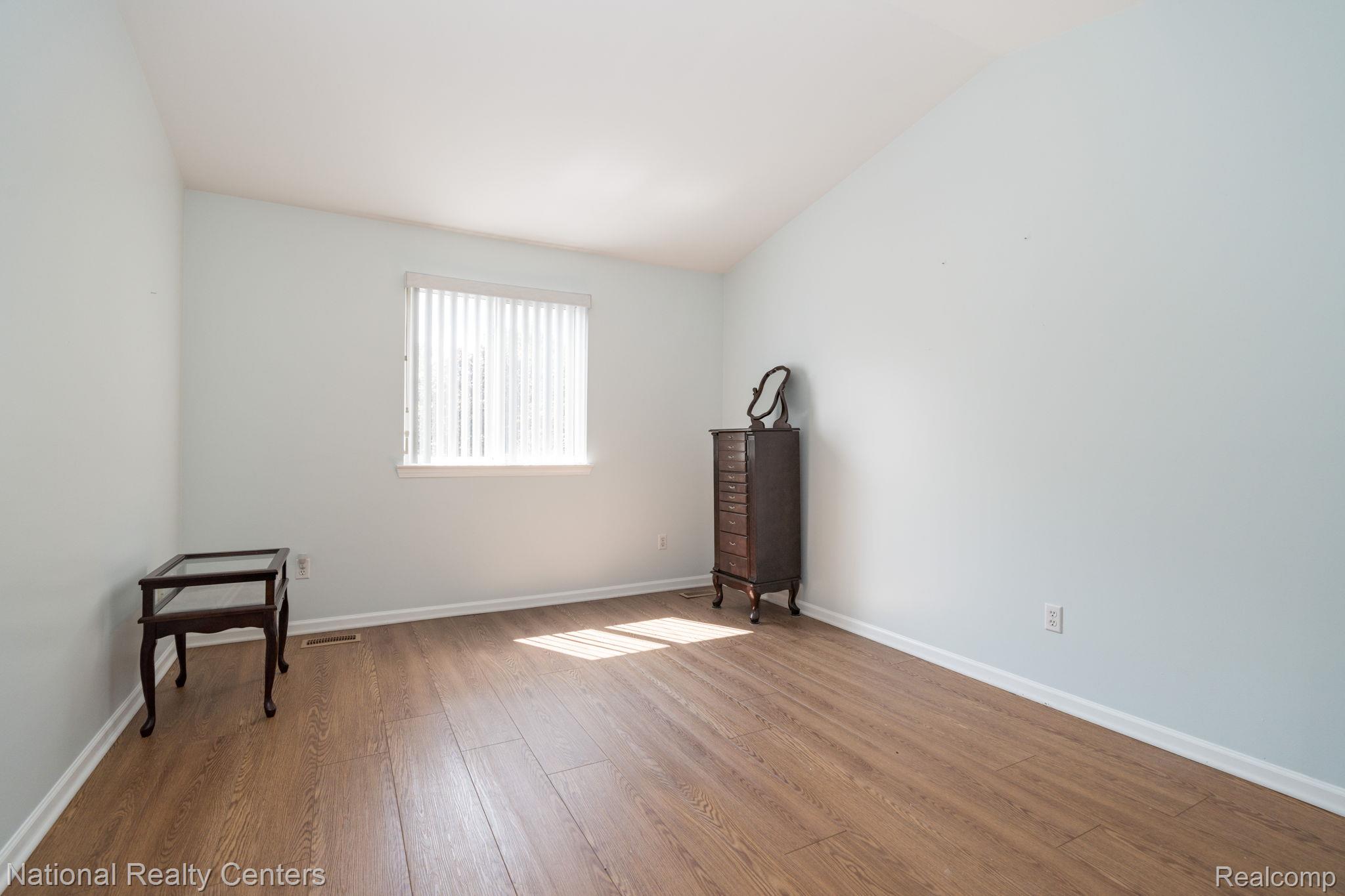 50298 Helfer Boulevard Property Photo 17