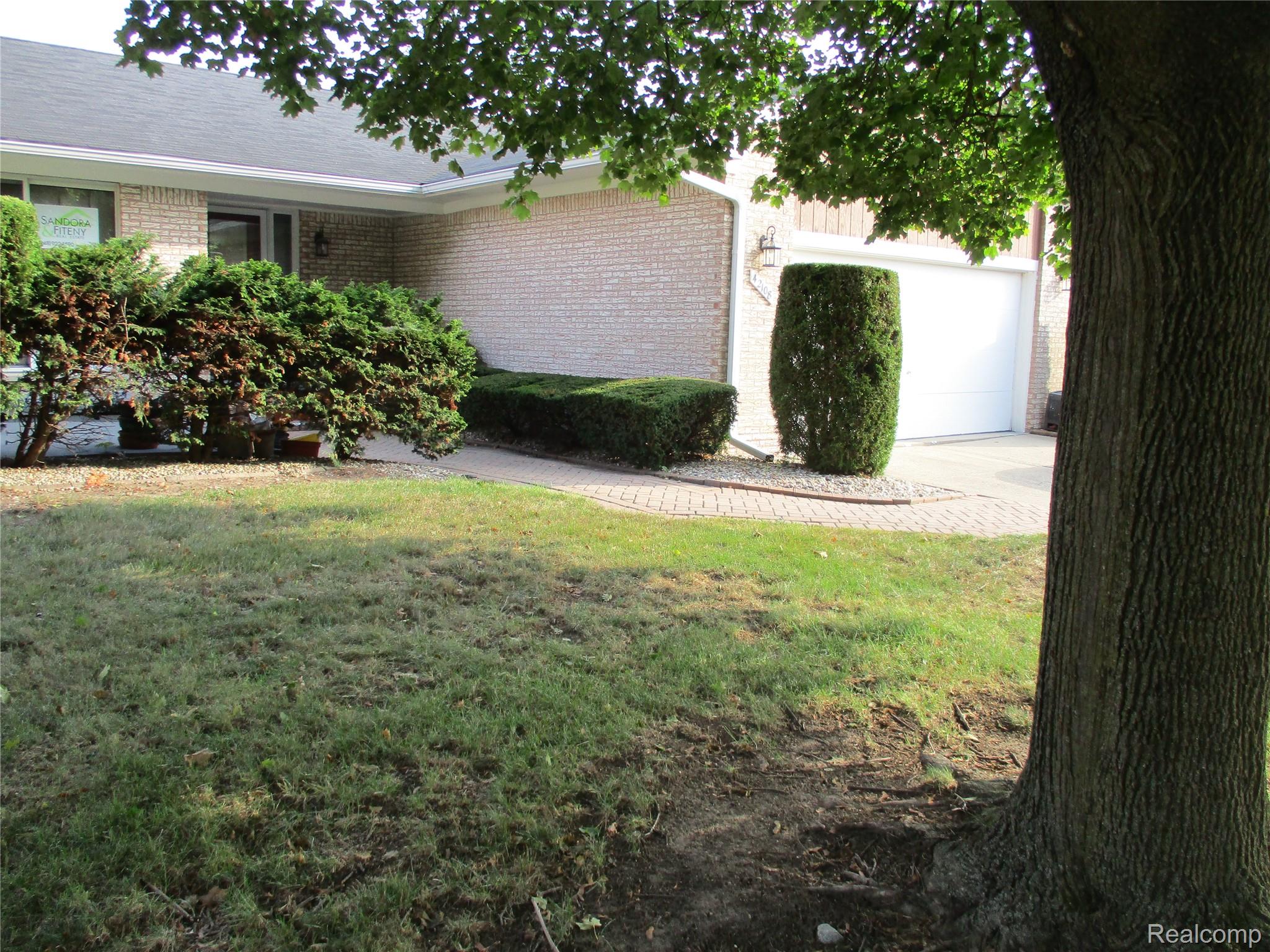 42108 E Edward Drive Property Photo 1
