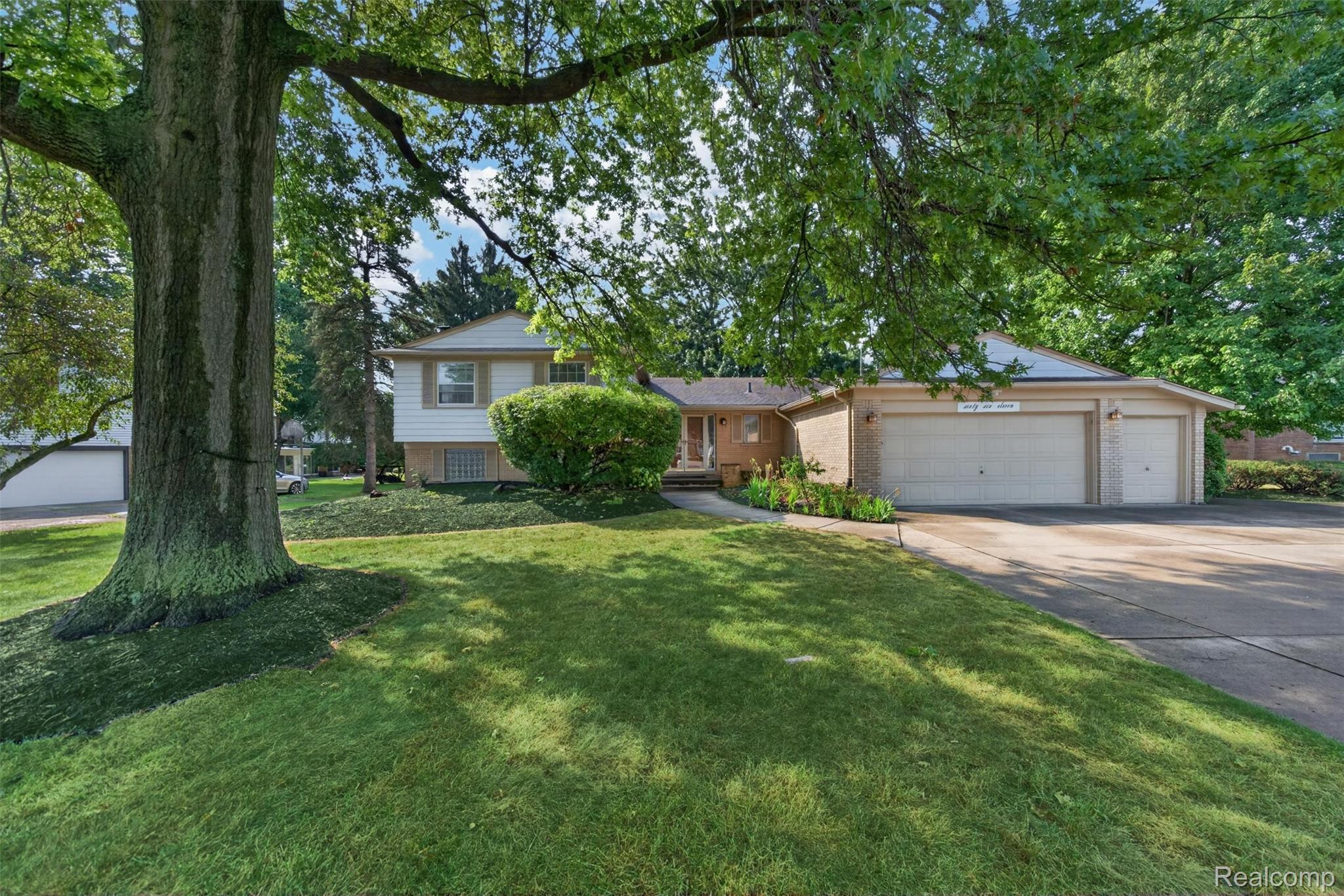 6611 Cottonwood Knoll Court Property Photo 1