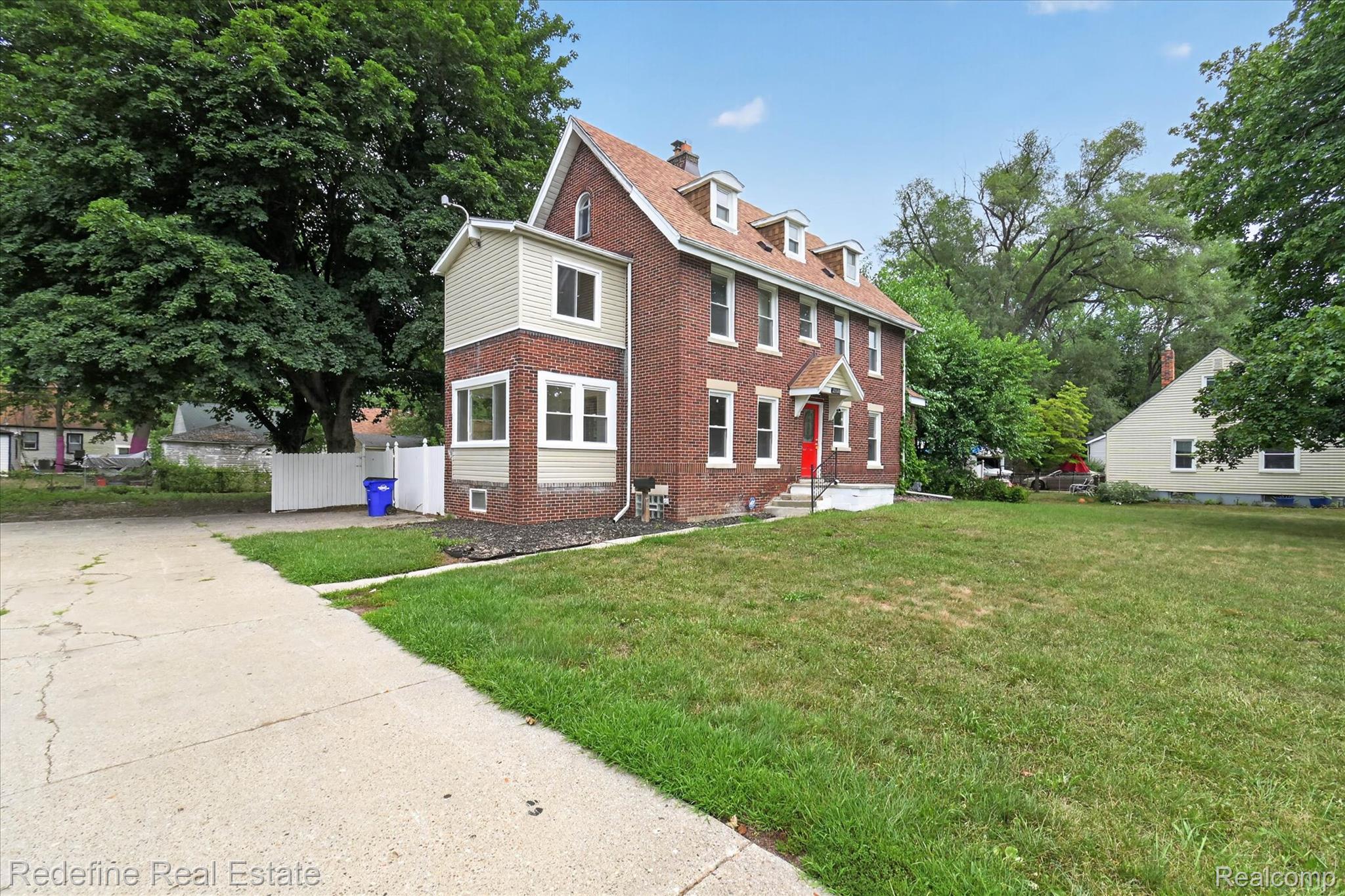 22608 Frisbee Street Property Photo 4