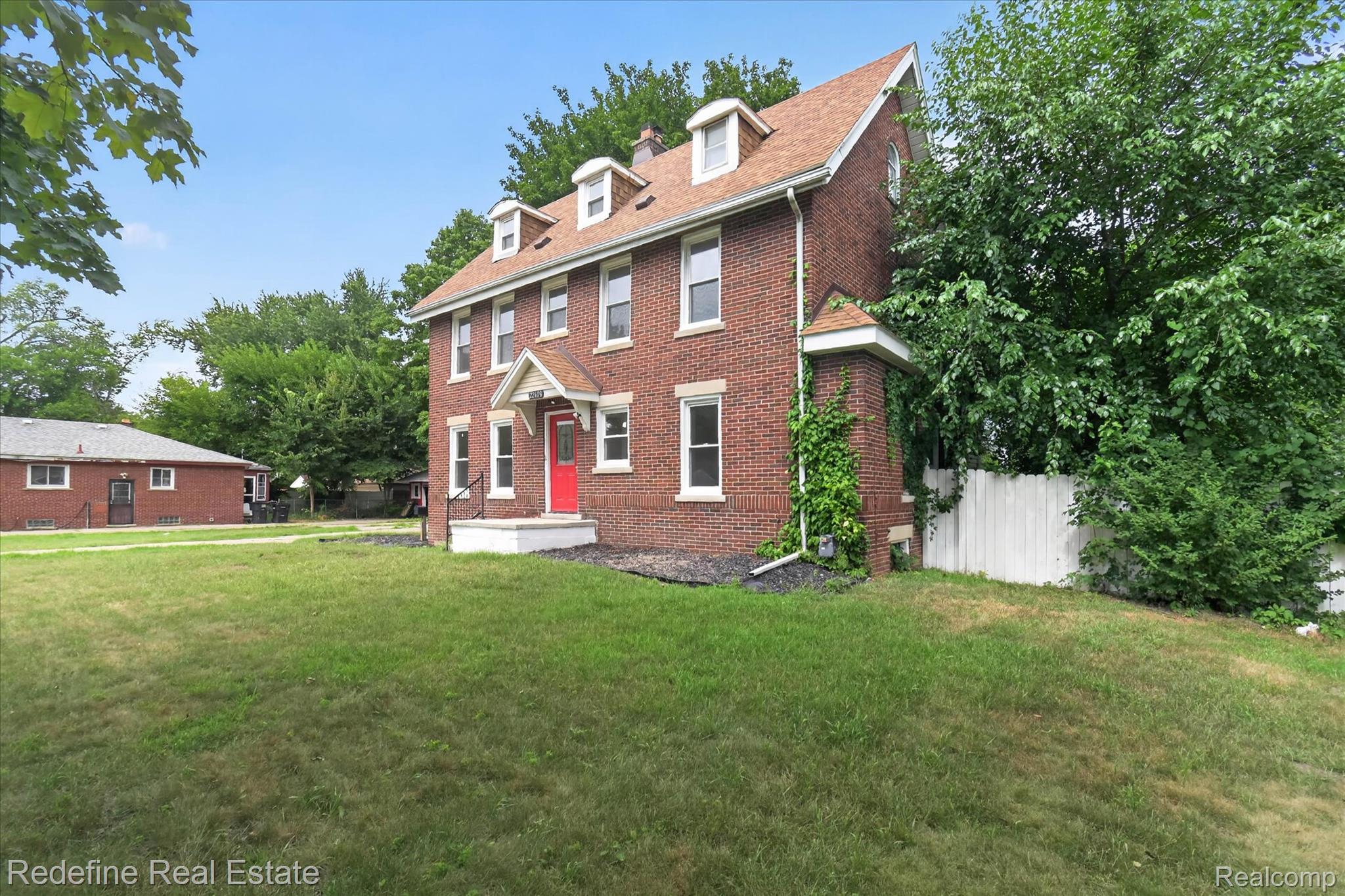22608 Frisbee Street Property Photo 5