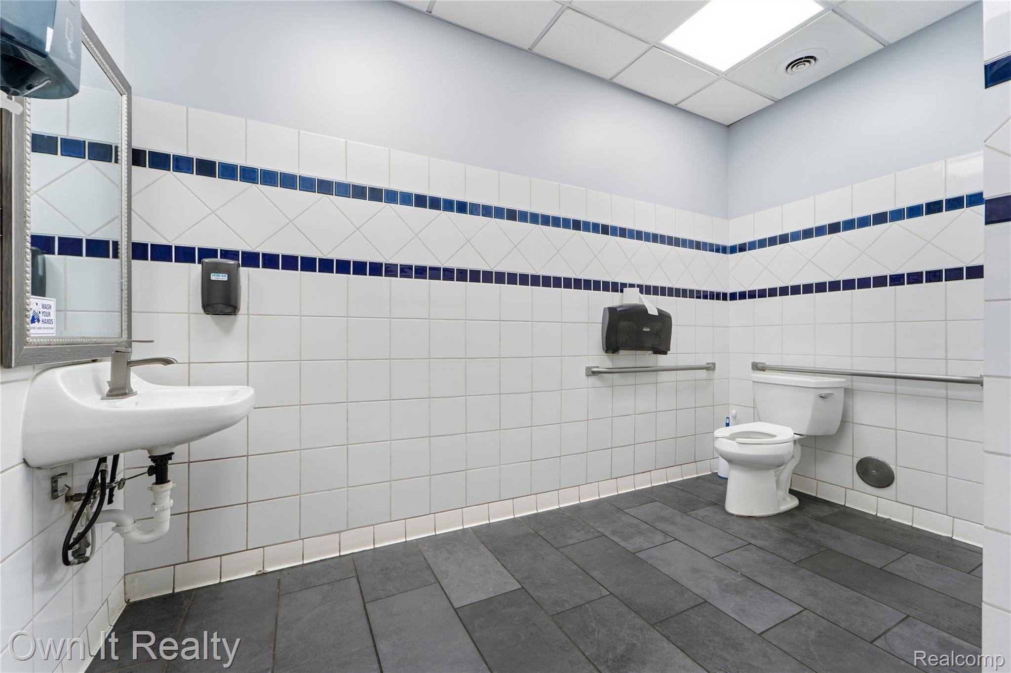6525 S Pennsylvania Avenue Property Photo 28