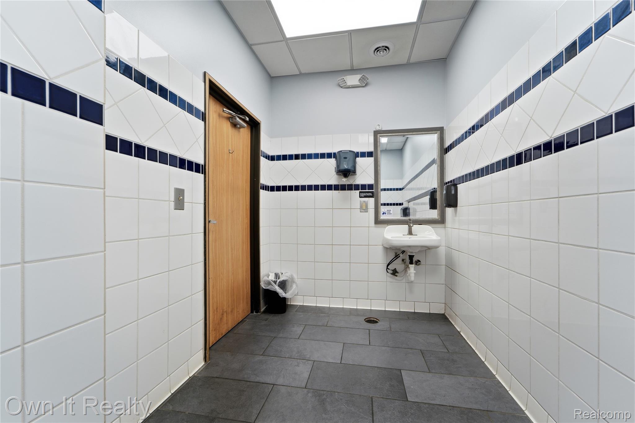 6525 S Pennsylvania Avenue Property Photo 31
