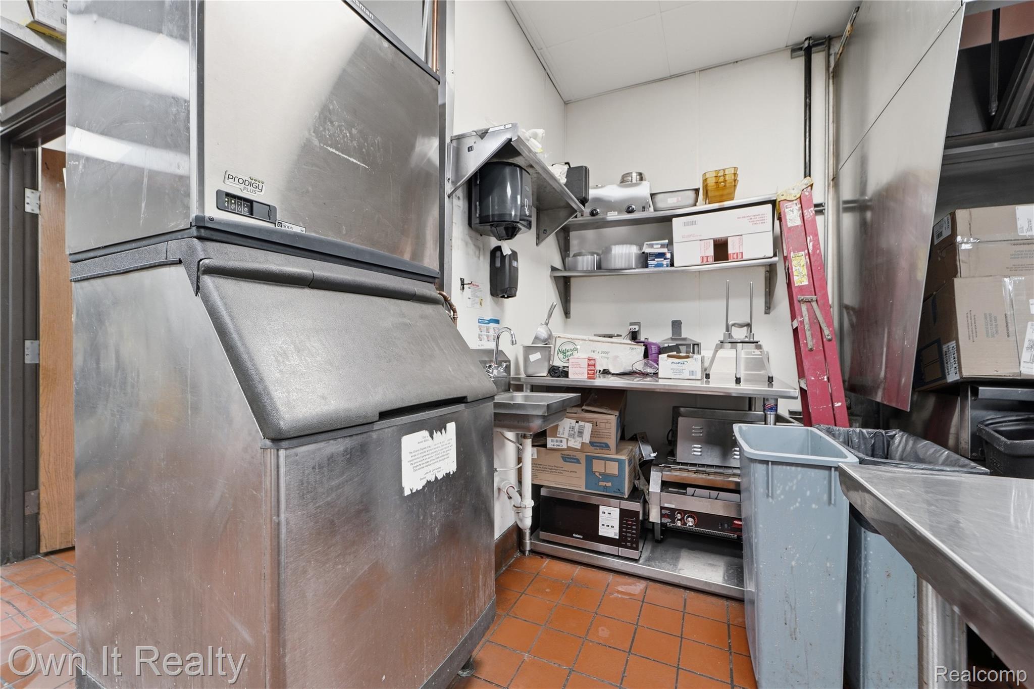 6525 S Pennsylvania Avenue Property Photo 35