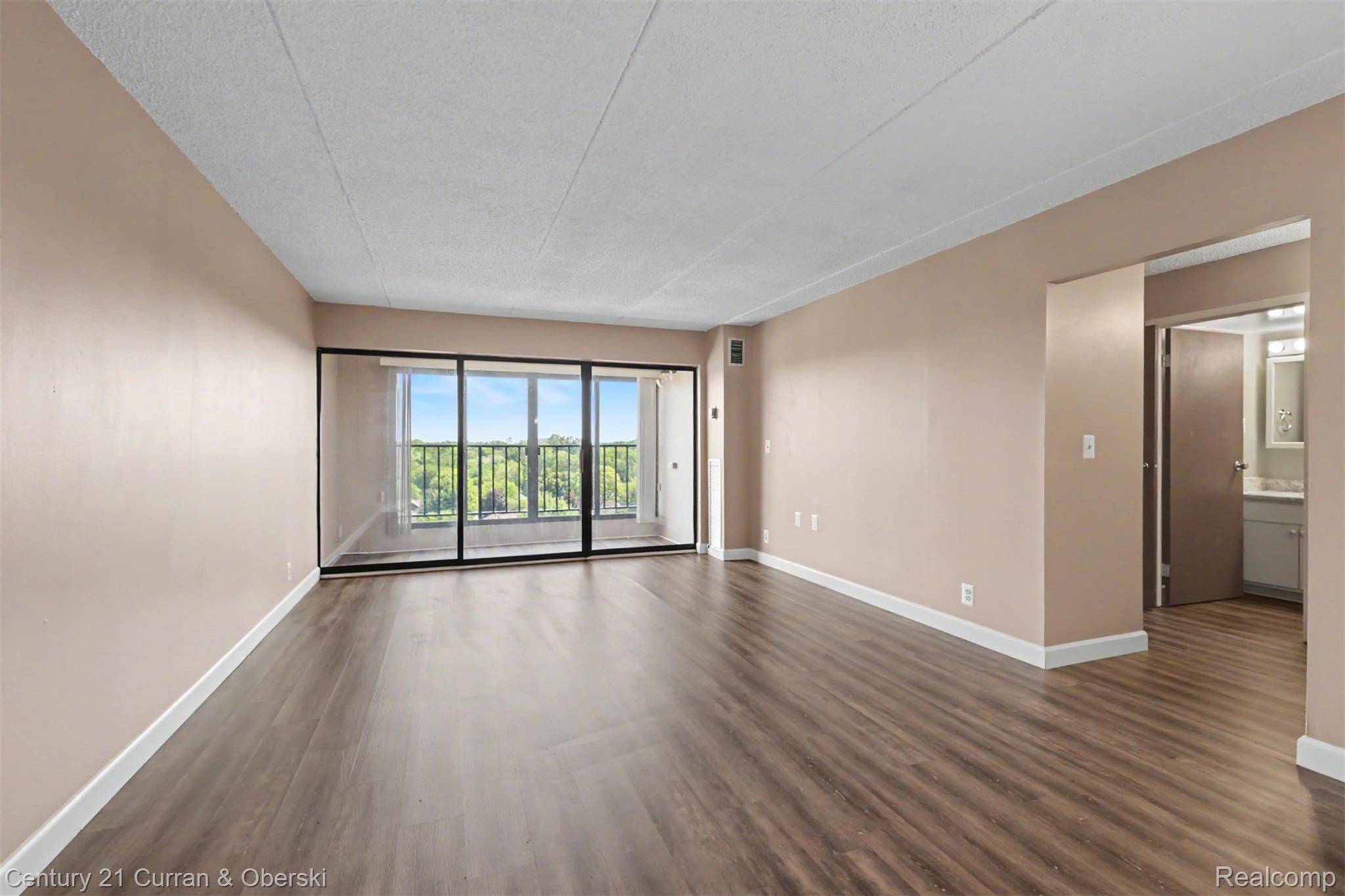 21800 Morley Avenue 815 Property Photo 7