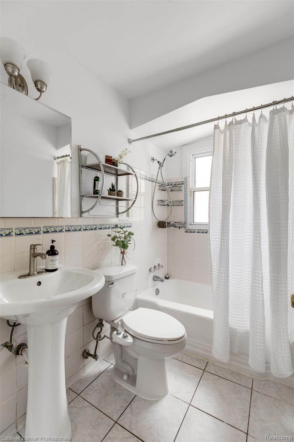 21381 Kipling Street Property Photo 9