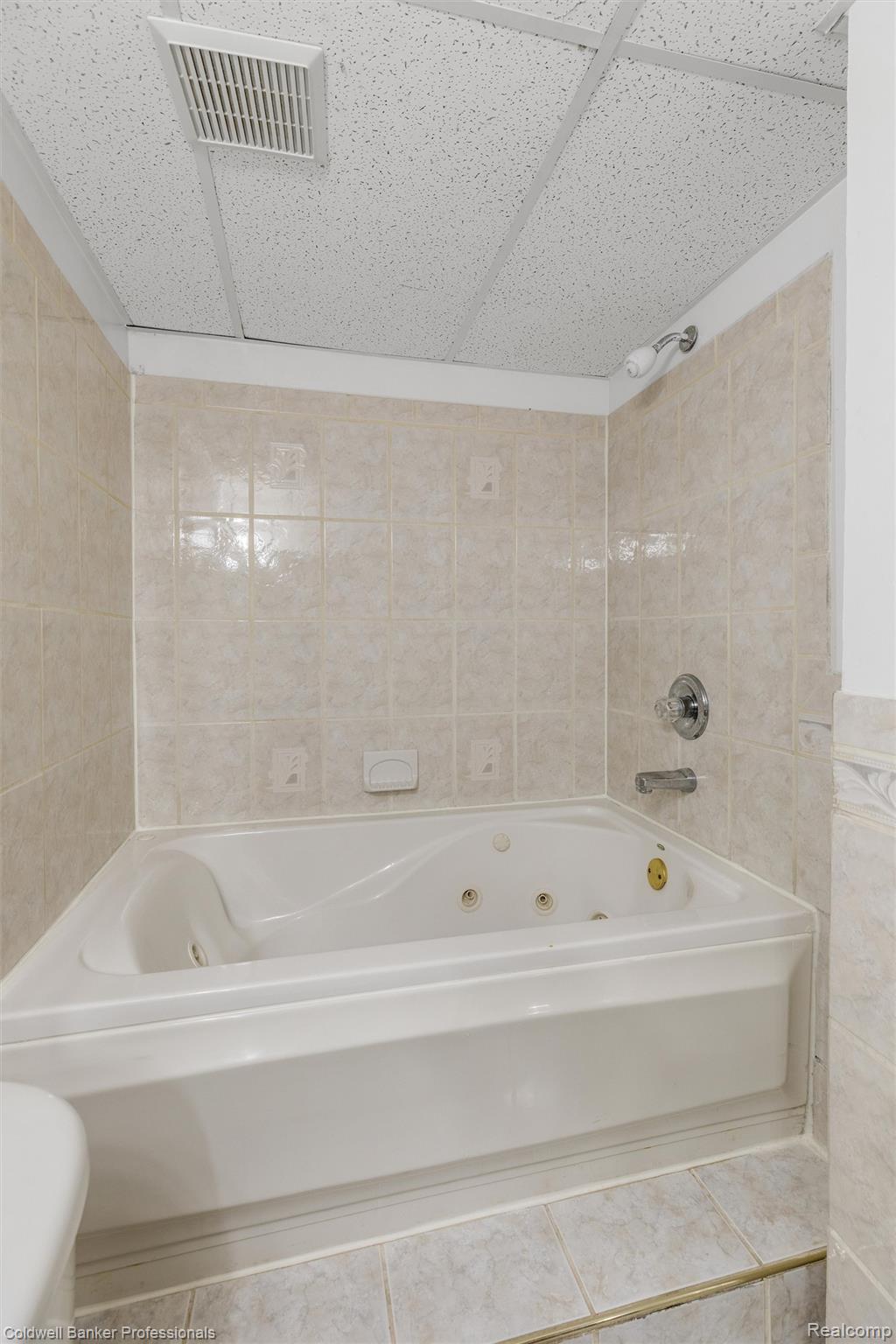 21381 Kipling Street Property Photo 16
