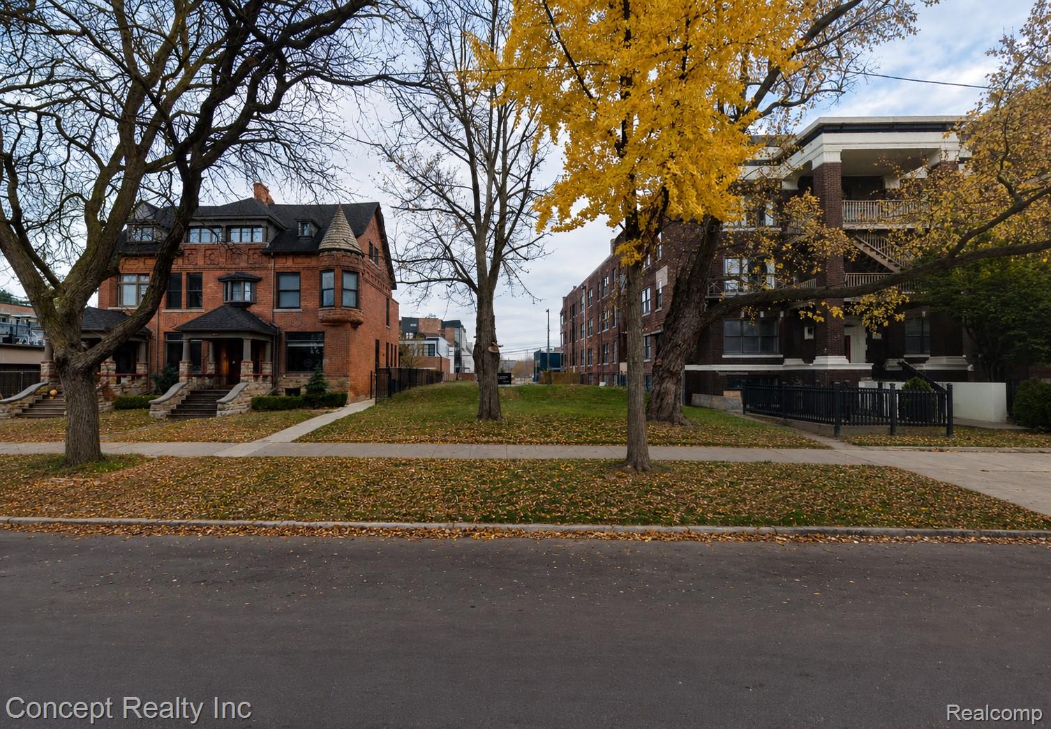 655 W ALEXANDRINE Street Property Photo 1