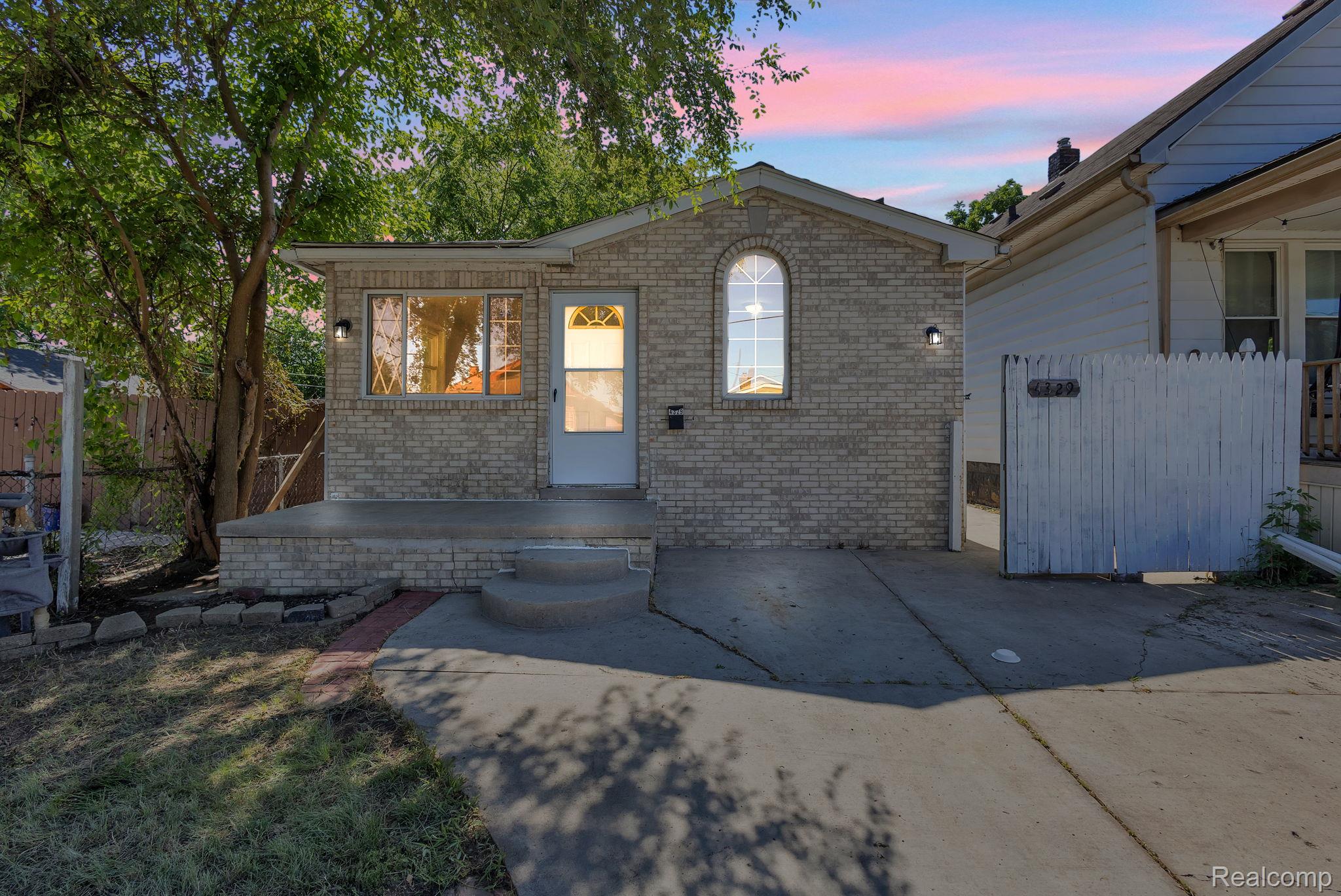 4329 11th Street Property Photo 1