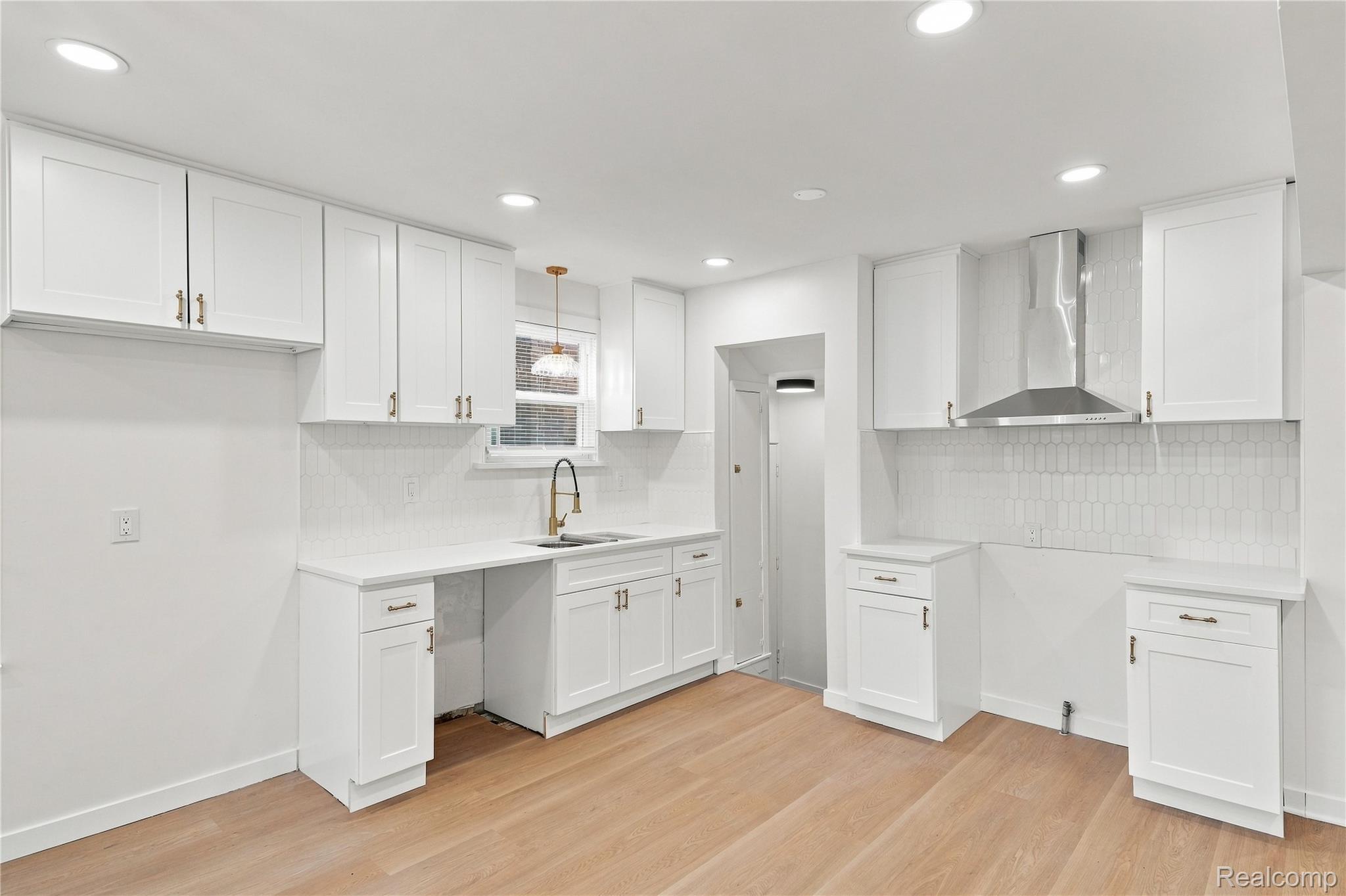 14119 Edmore Drive Property Photo 9