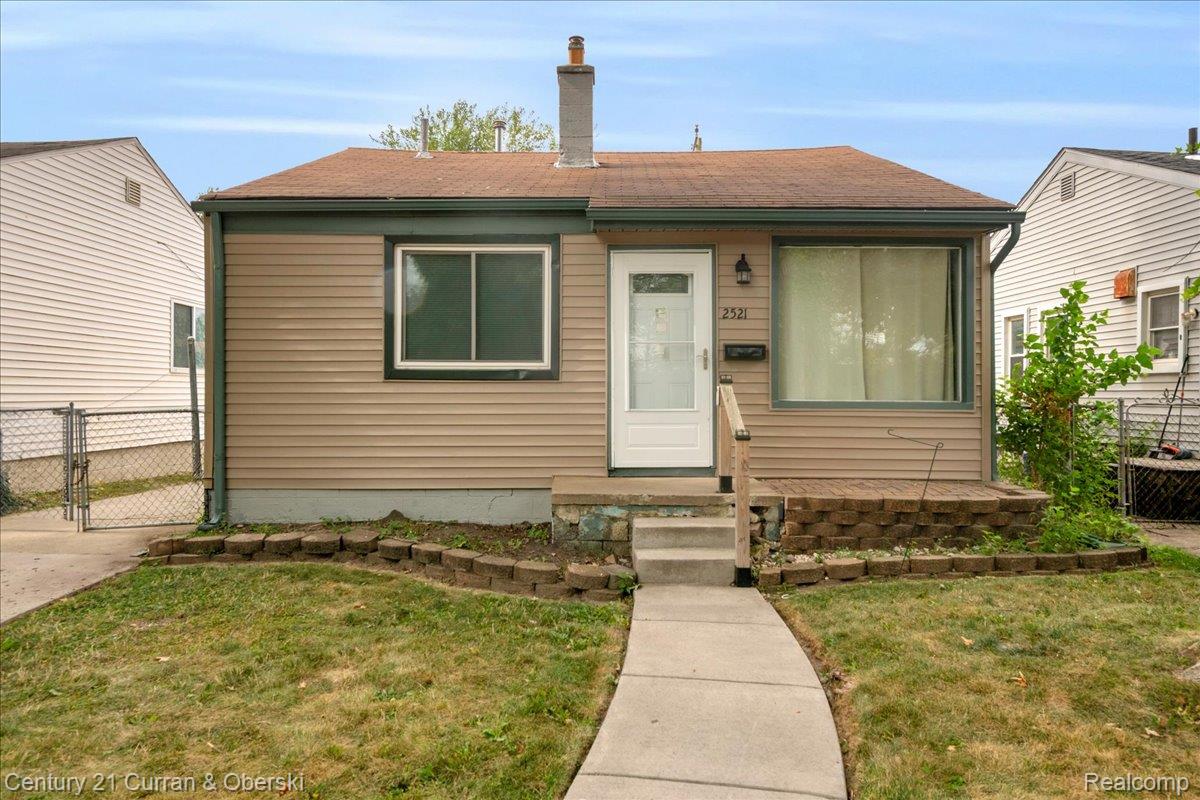 2521 Fisher Street Property Photo 1