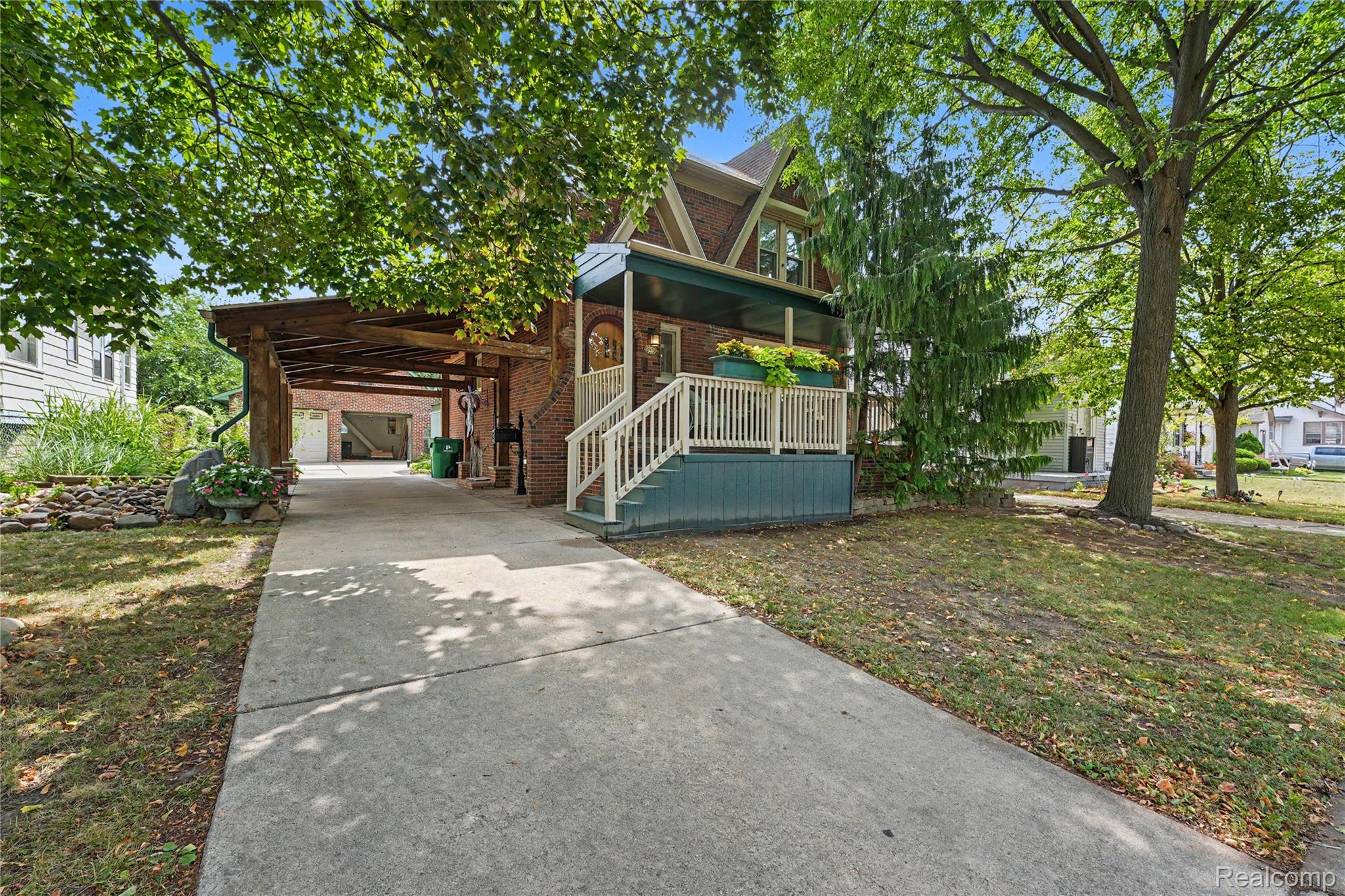 22454 Virginia Avenue Property Photo 1