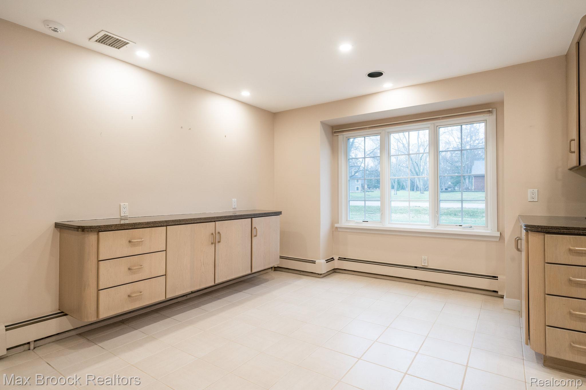 25461 Tweed Drive Property Photo 14