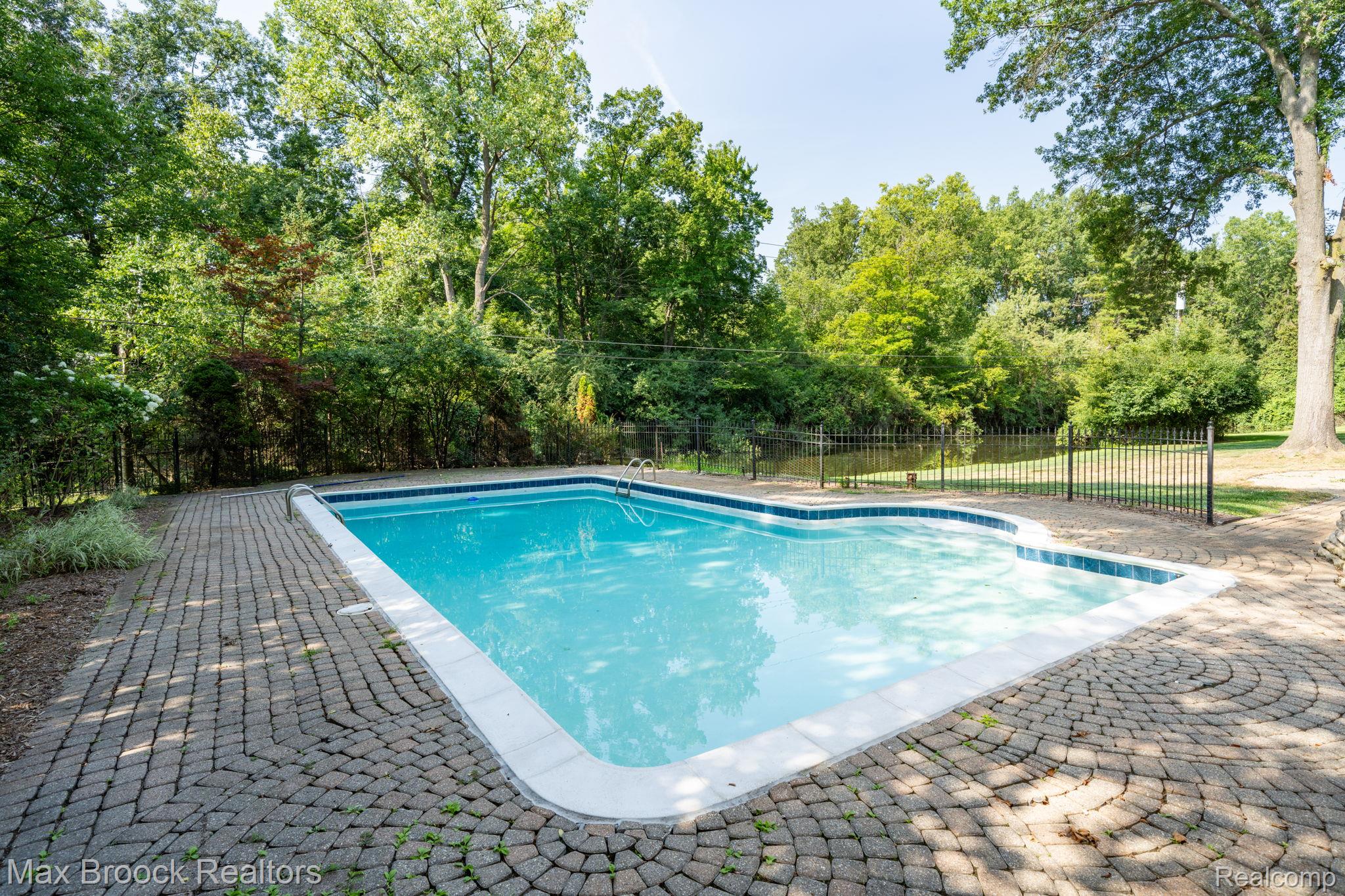 25461 Tweed Drive Property Photo 38