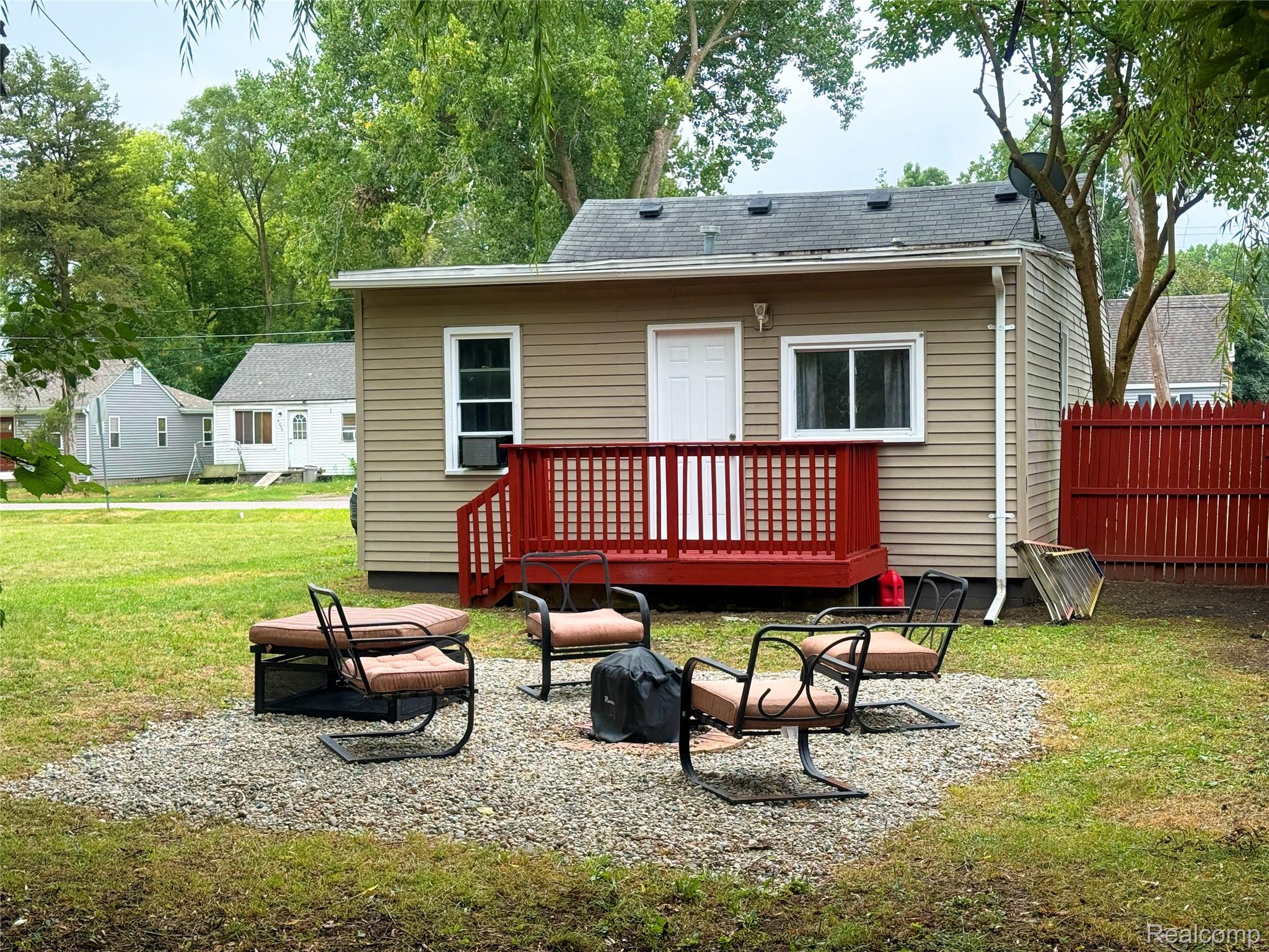 2227 E Boatfield Avenue Property Photo 2