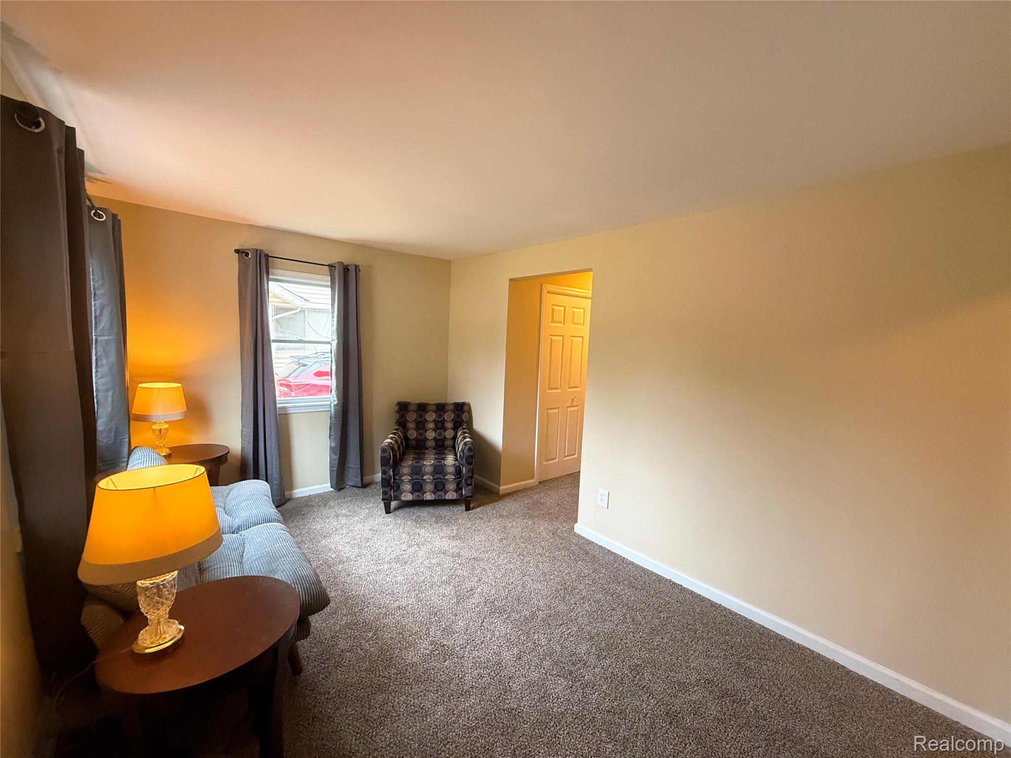 2227 E Boatfield Avenue Property Photo 4