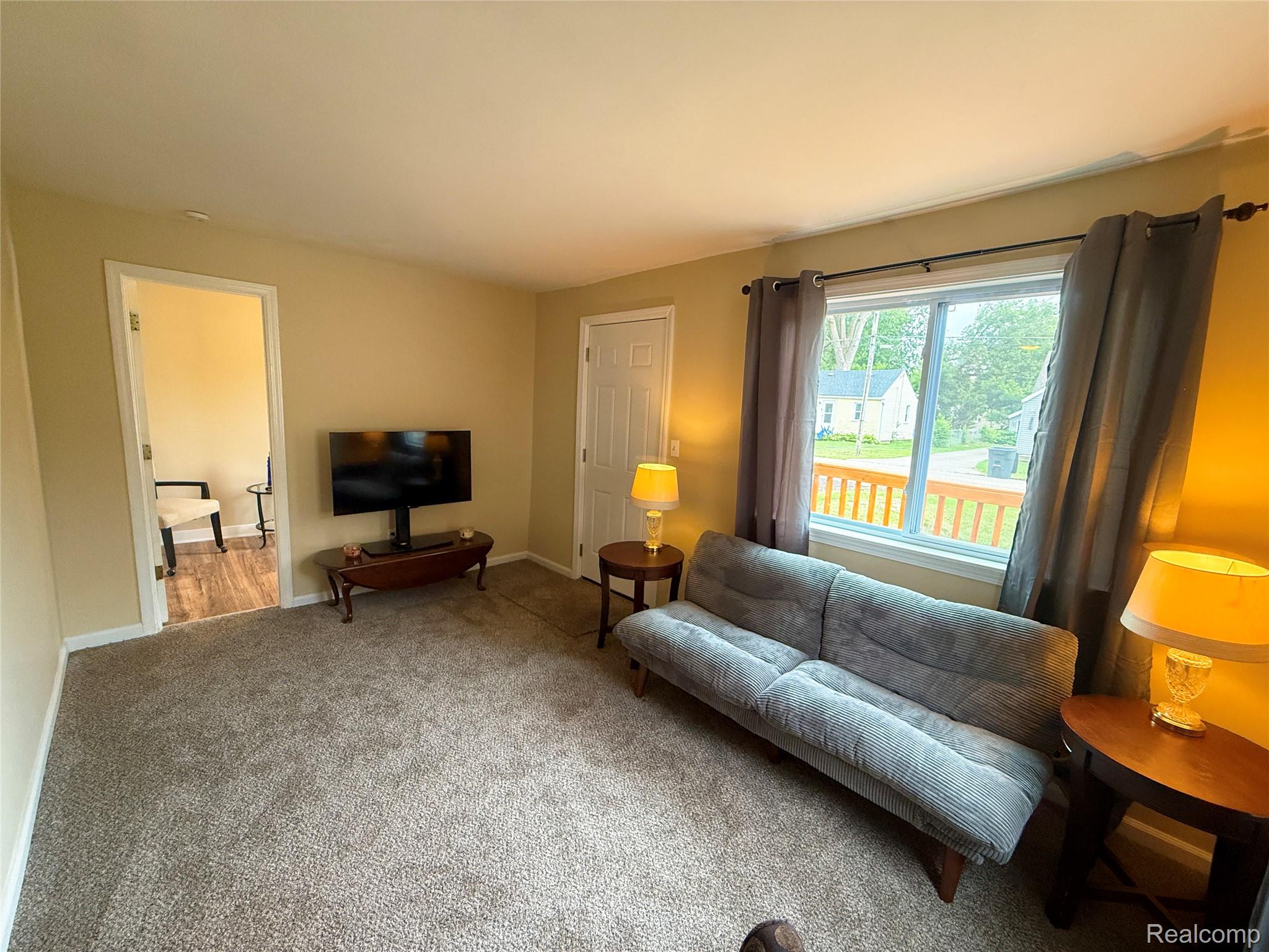 2227 E Boatfield Avenue Property Photo 6