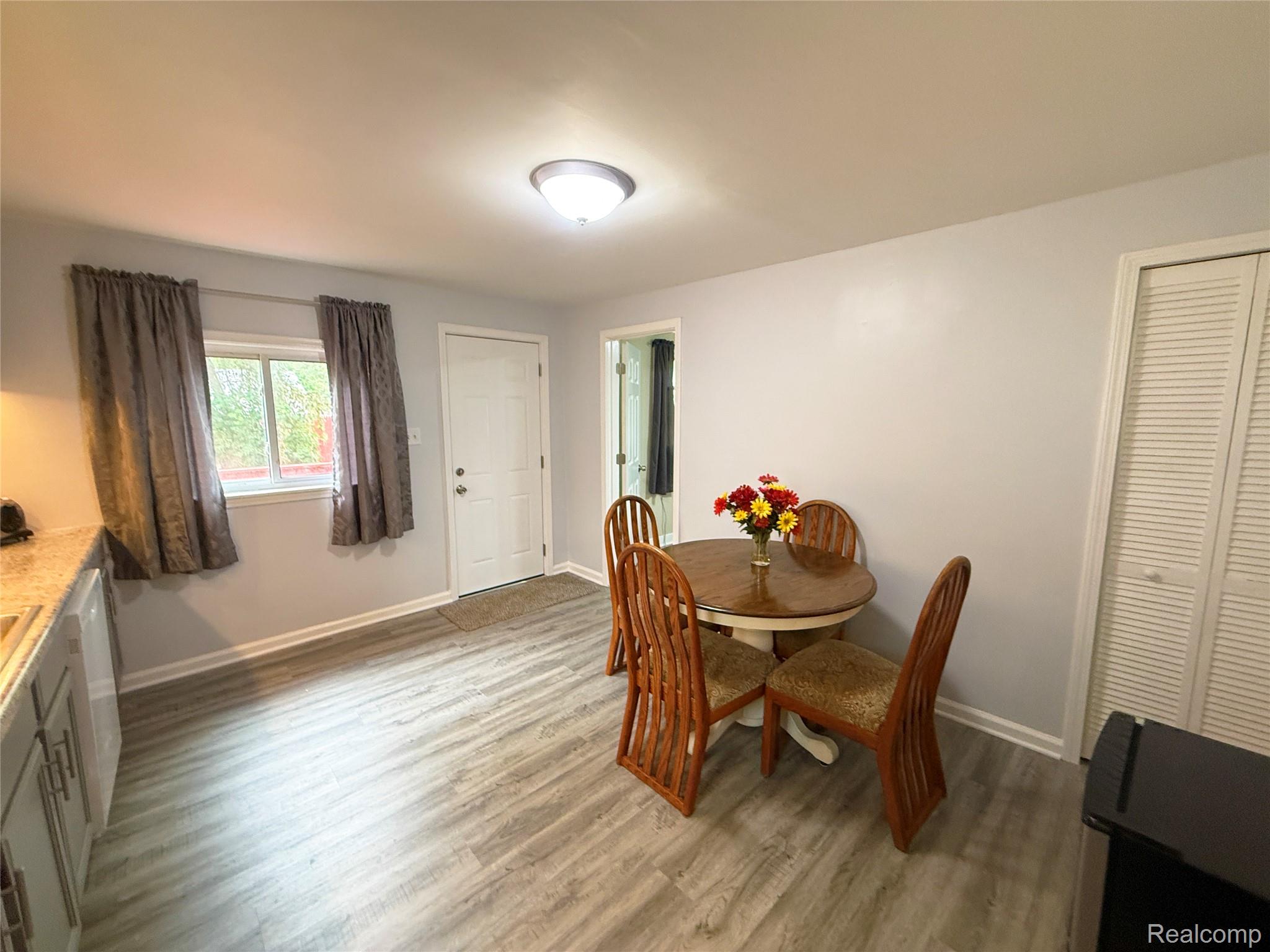 2227 E Boatfield Avenue Property Photo 10
