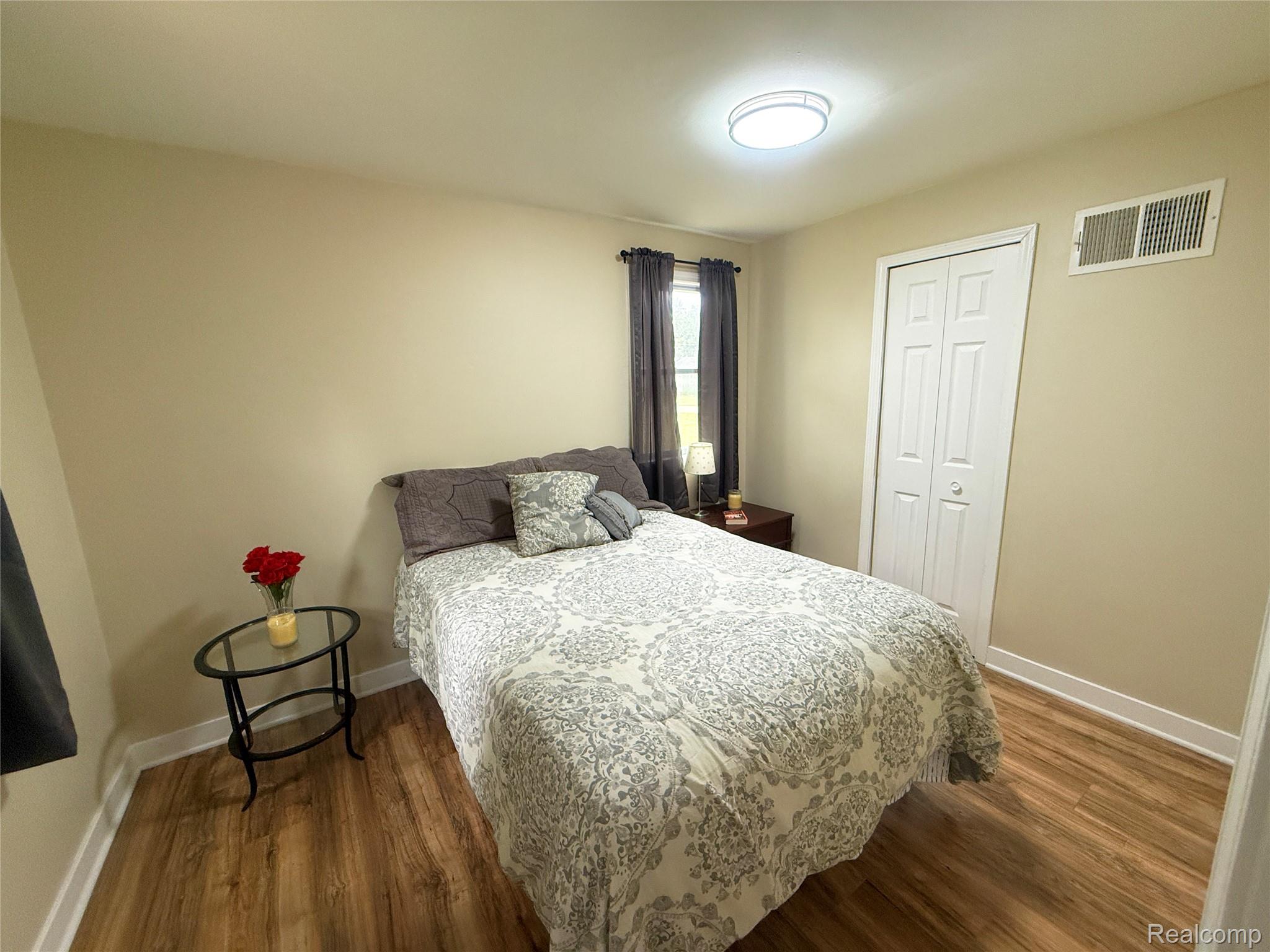 2227 E Boatfield Avenue Property Photo 12