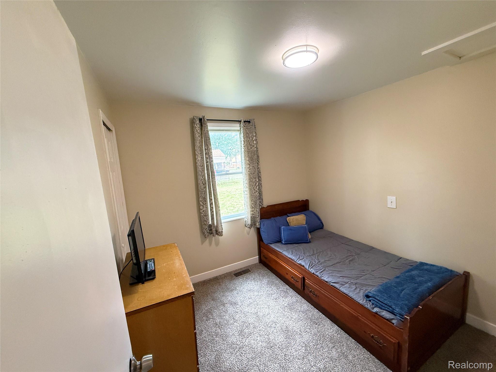 2227 E Boatfield Avenue Property Photo 13