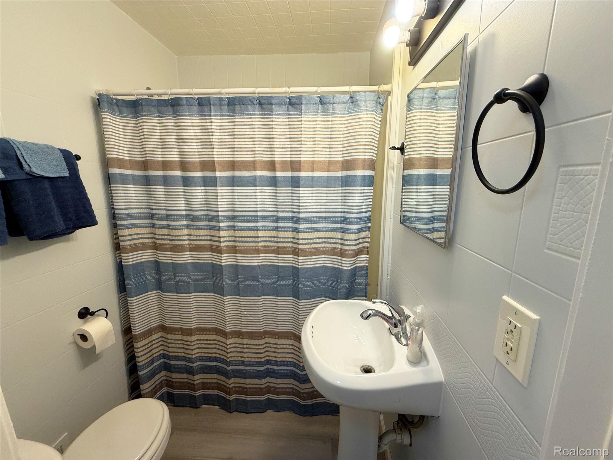 2227 E Boatfield Avenue Property Photo 14