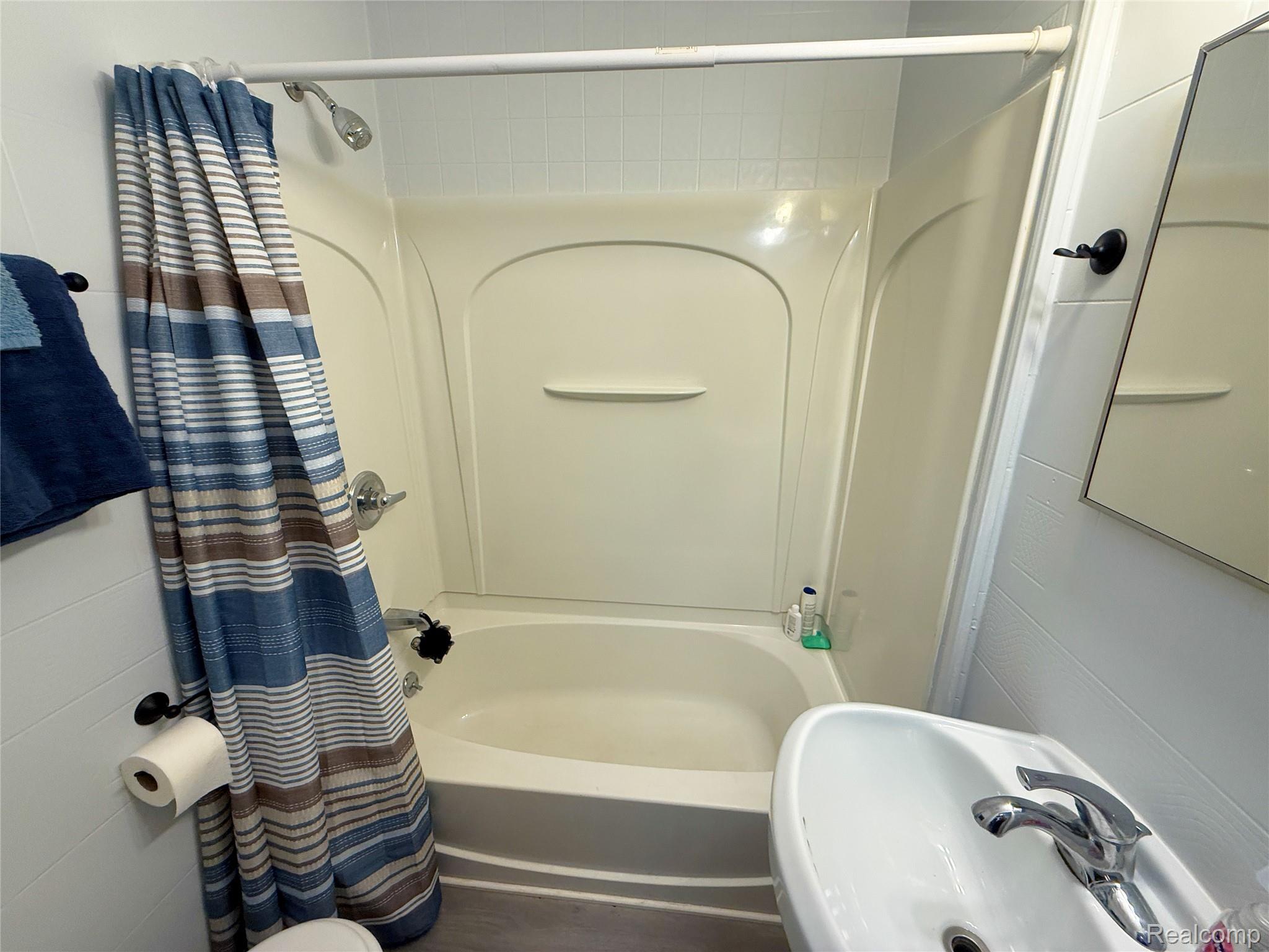 2227 E Boatfield Avenue Property Photo 15