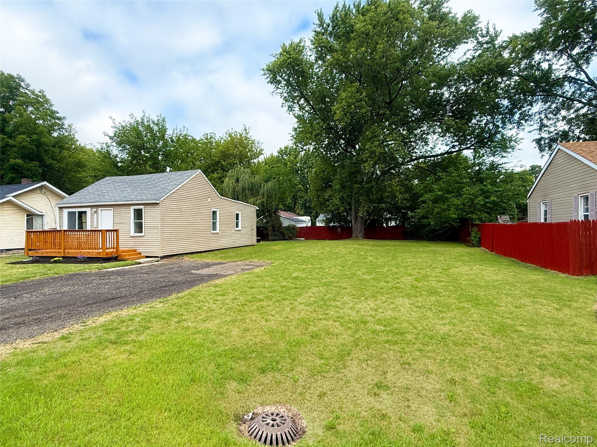 2227 E Boatfield Avenue Property Photo 23