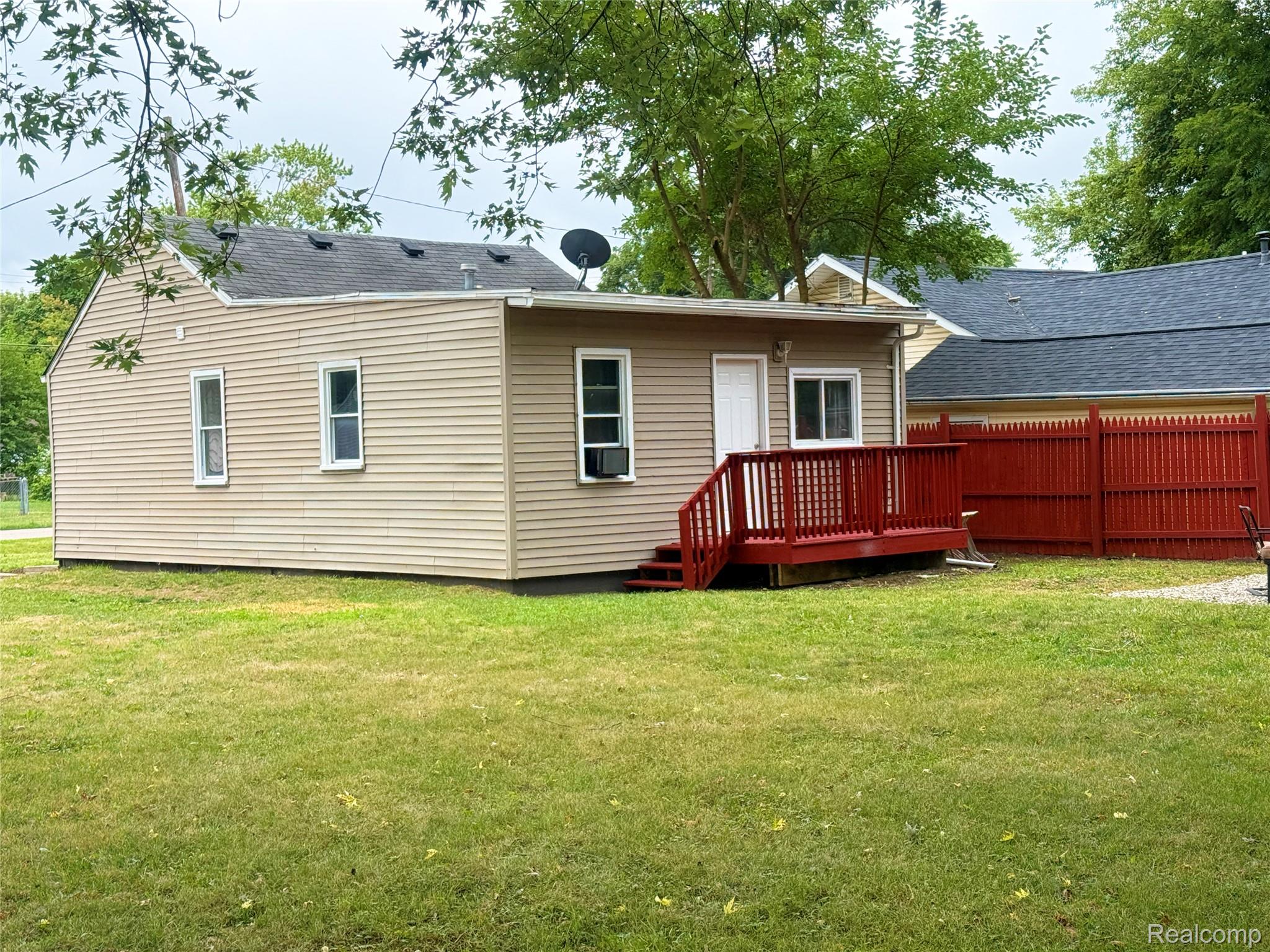 2227 E Boatfield Avenue Property Photo 25