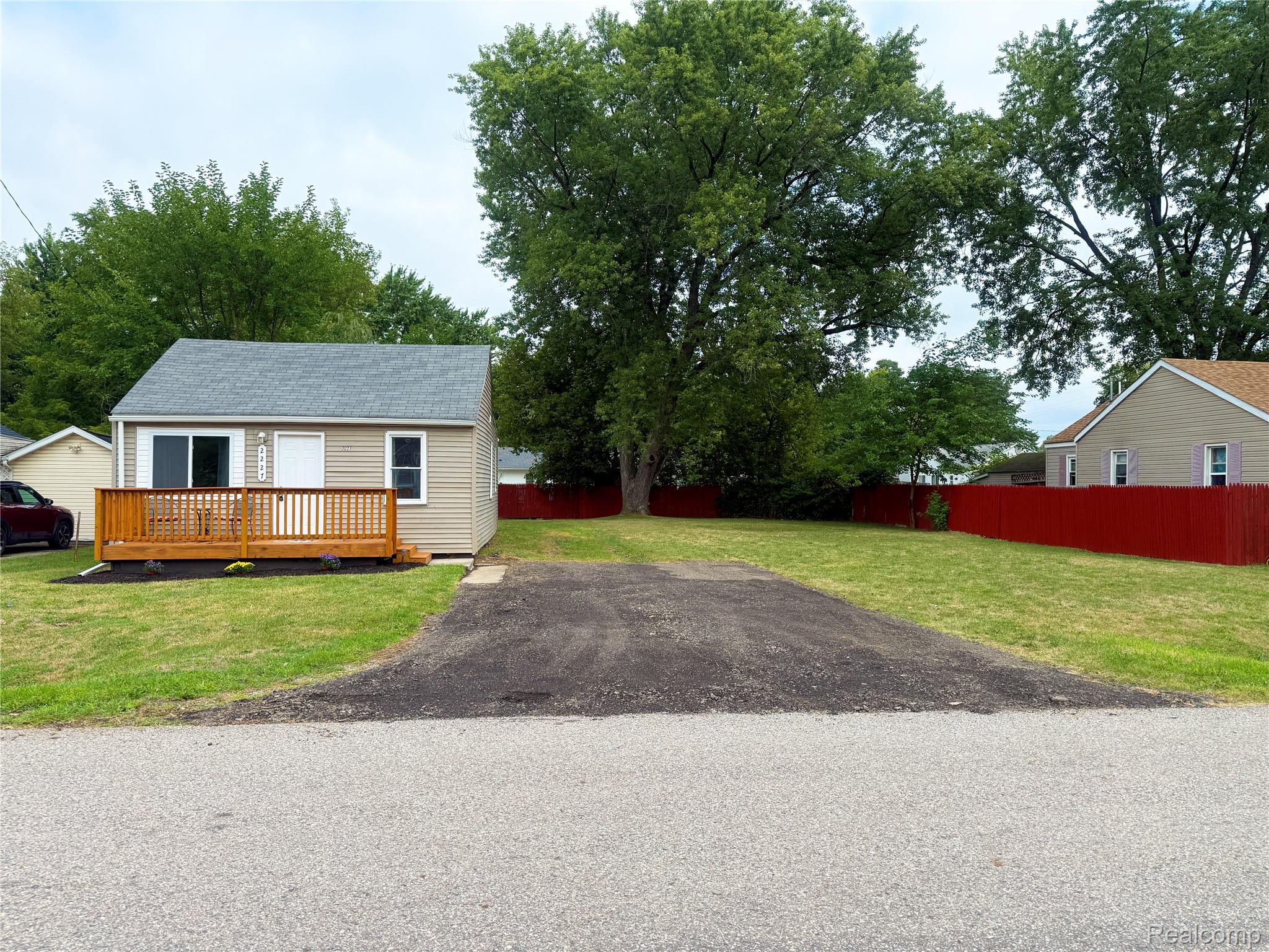 2227 E Boatfield Avenue Property Photo 28