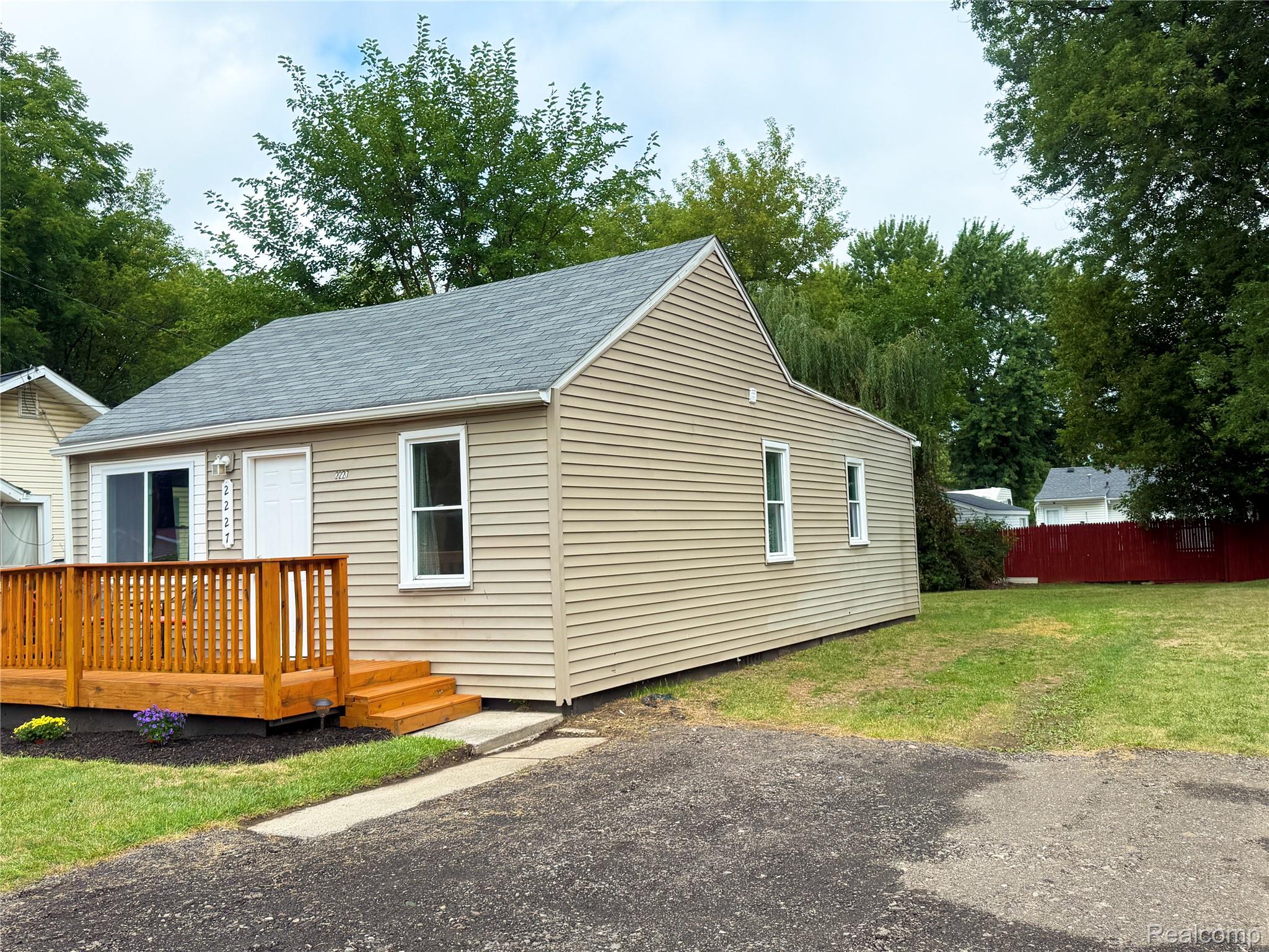 2227 E Boatfield Avenue Property Photo 29