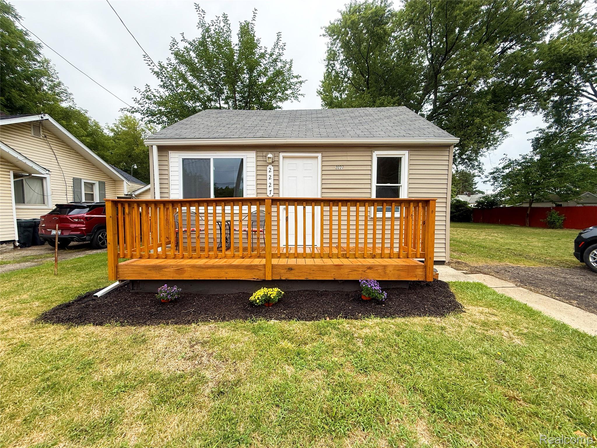 2227 E Boatfield Avenue Property Photo 31